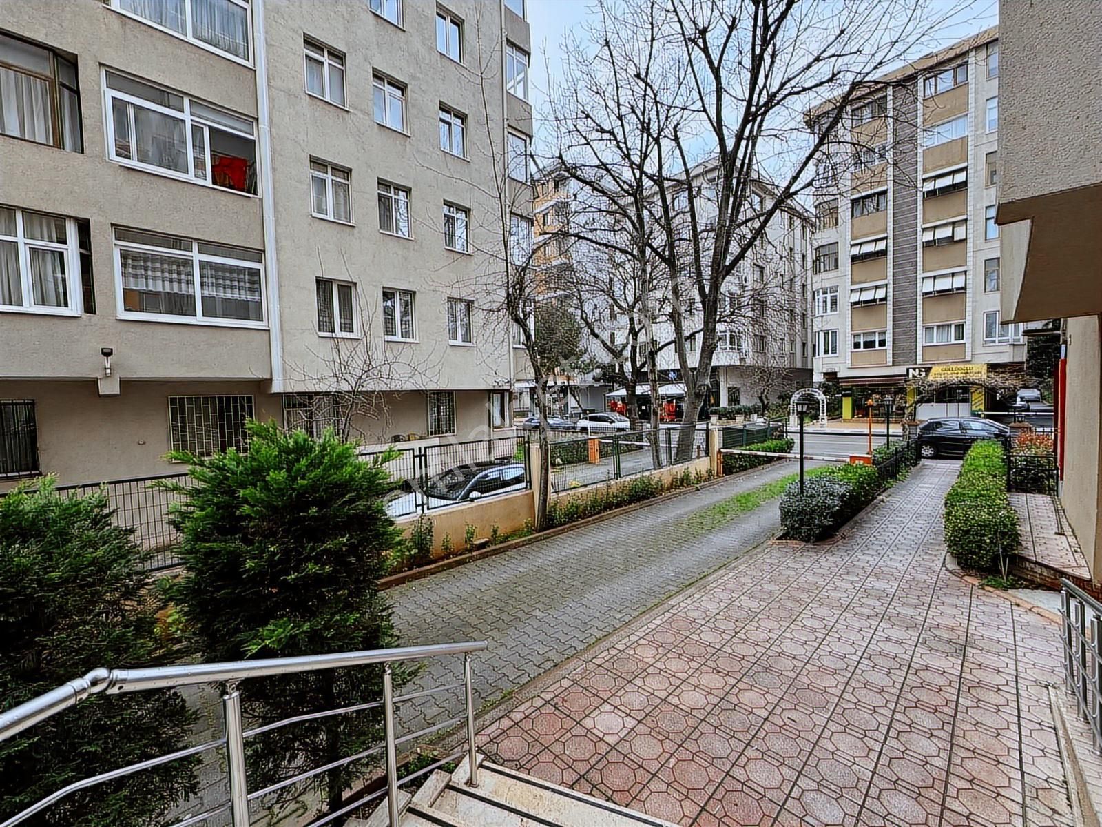 Kozyatağın Da Merkezi Konum Da Balkonlu Net 105m2 3+1 - Görsel 30