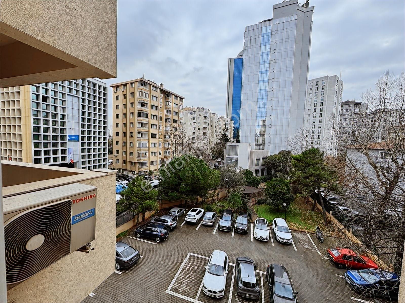 Kozyatağın Da Merkezi Konum Da Balkonlu Net 105m2 3+1 - Görsel 28