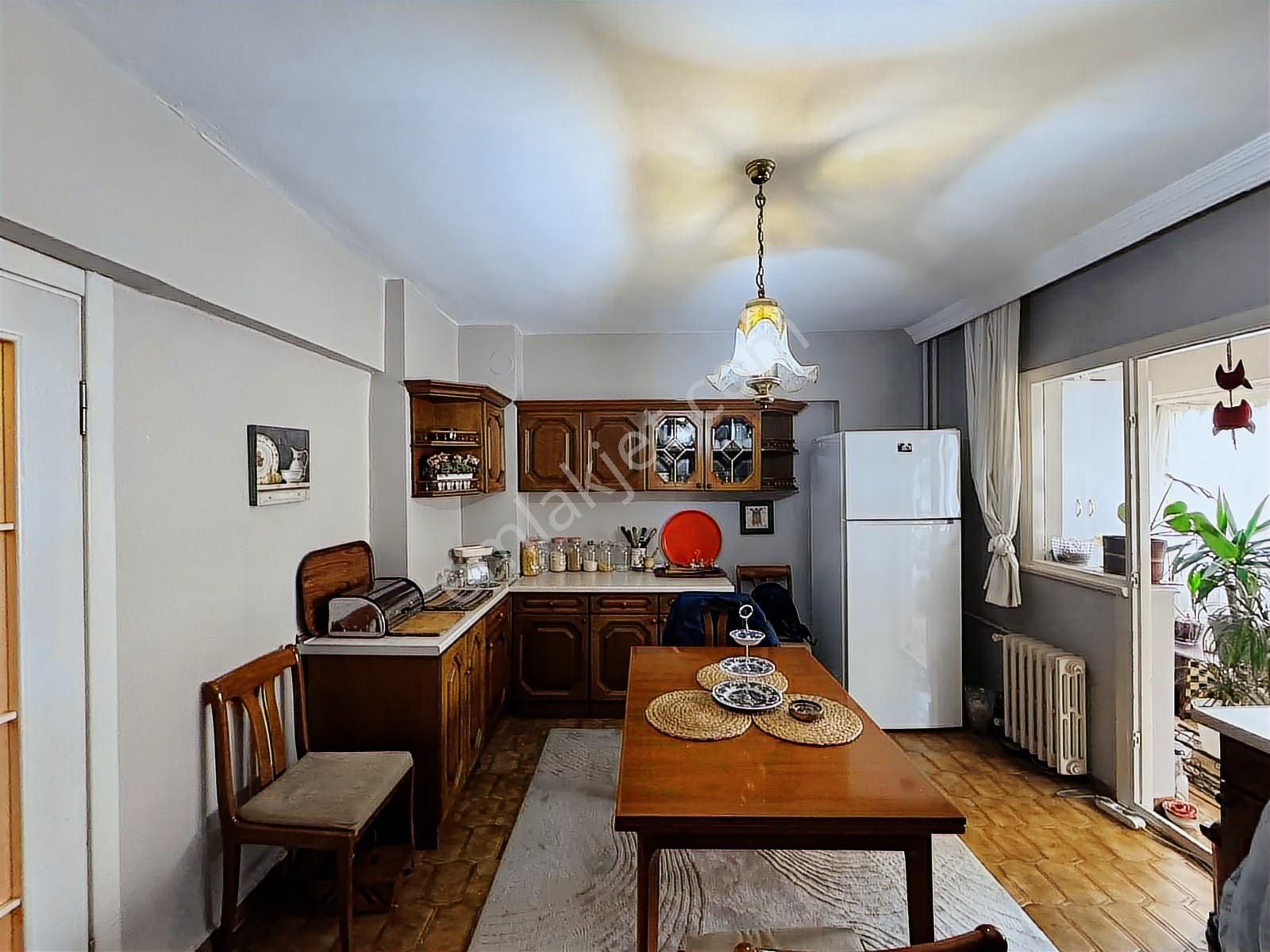 Kozyatağın Da Merkezi Konum Da Balkonlu Net 105m2 3+1 - Görsel 23