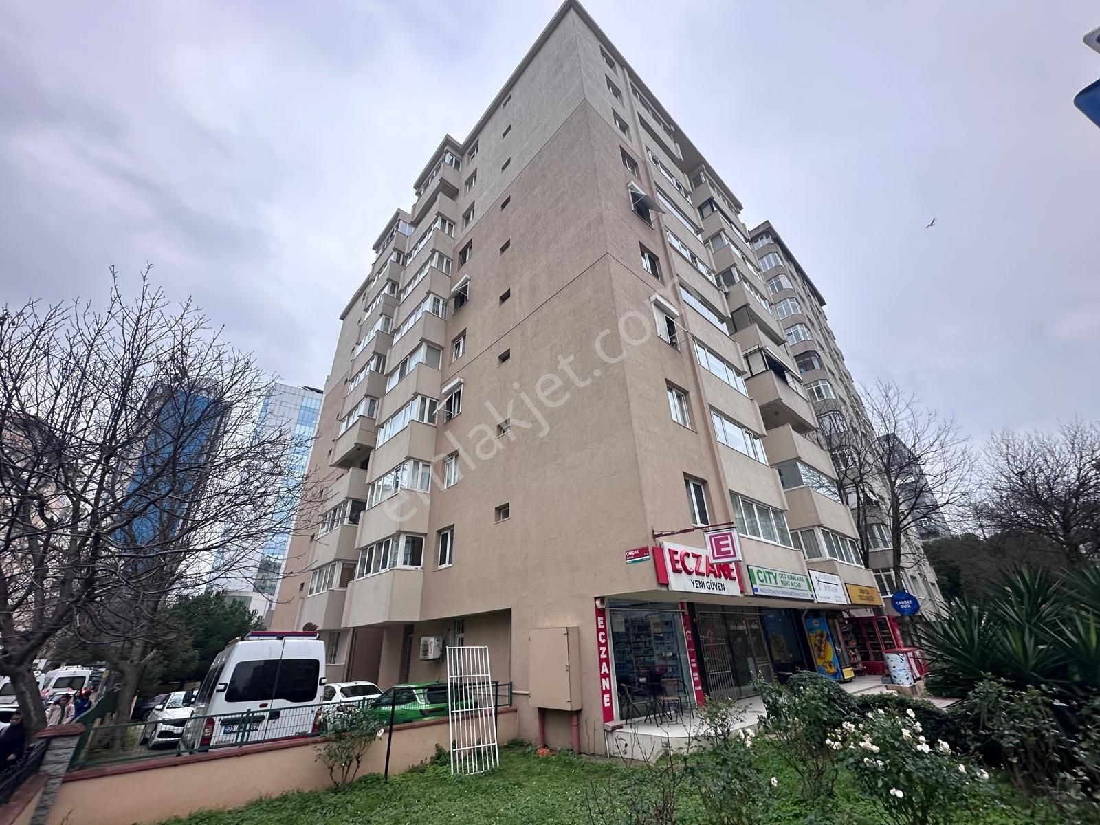 Kozyatağın Da Merkezi Konum Da Balkonlu Net 105m2 3+1 - Görsel 35