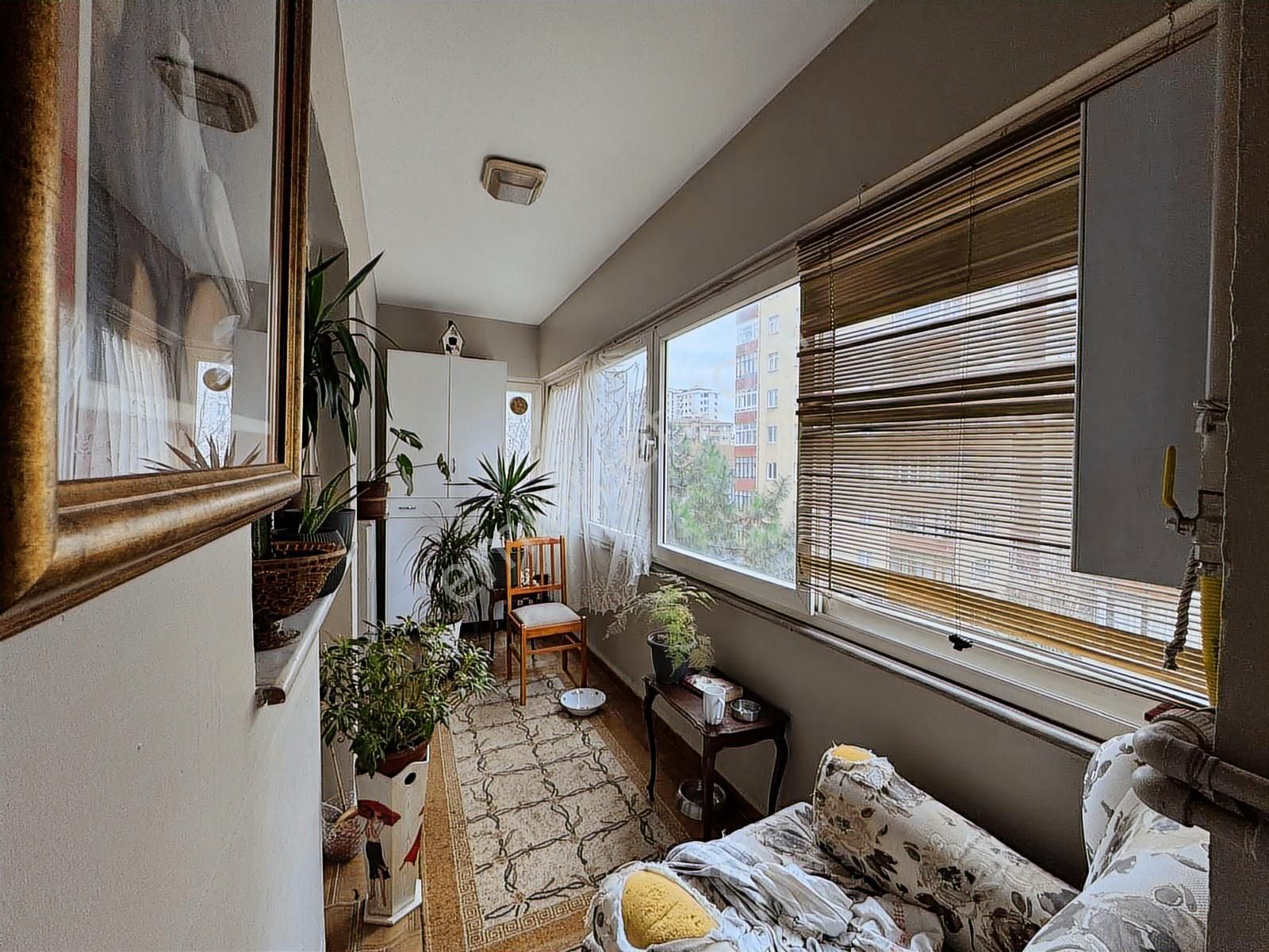Kozyatağın Da Merkezi Konum Da Balkonlu Net 105m2 3+1 - Görsel 9