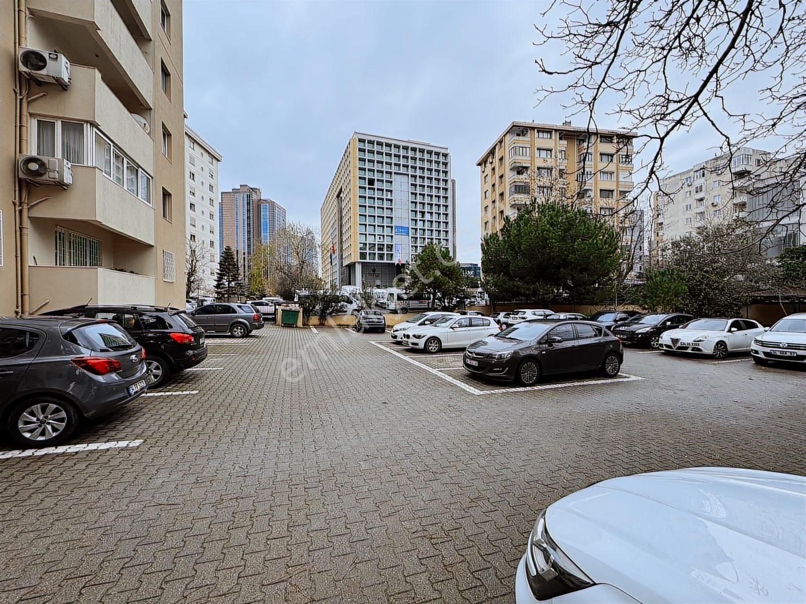 Kozyatağın Da Merkezi Konum Da Balkonlu Net 105m2 3+1 - Görsel 31