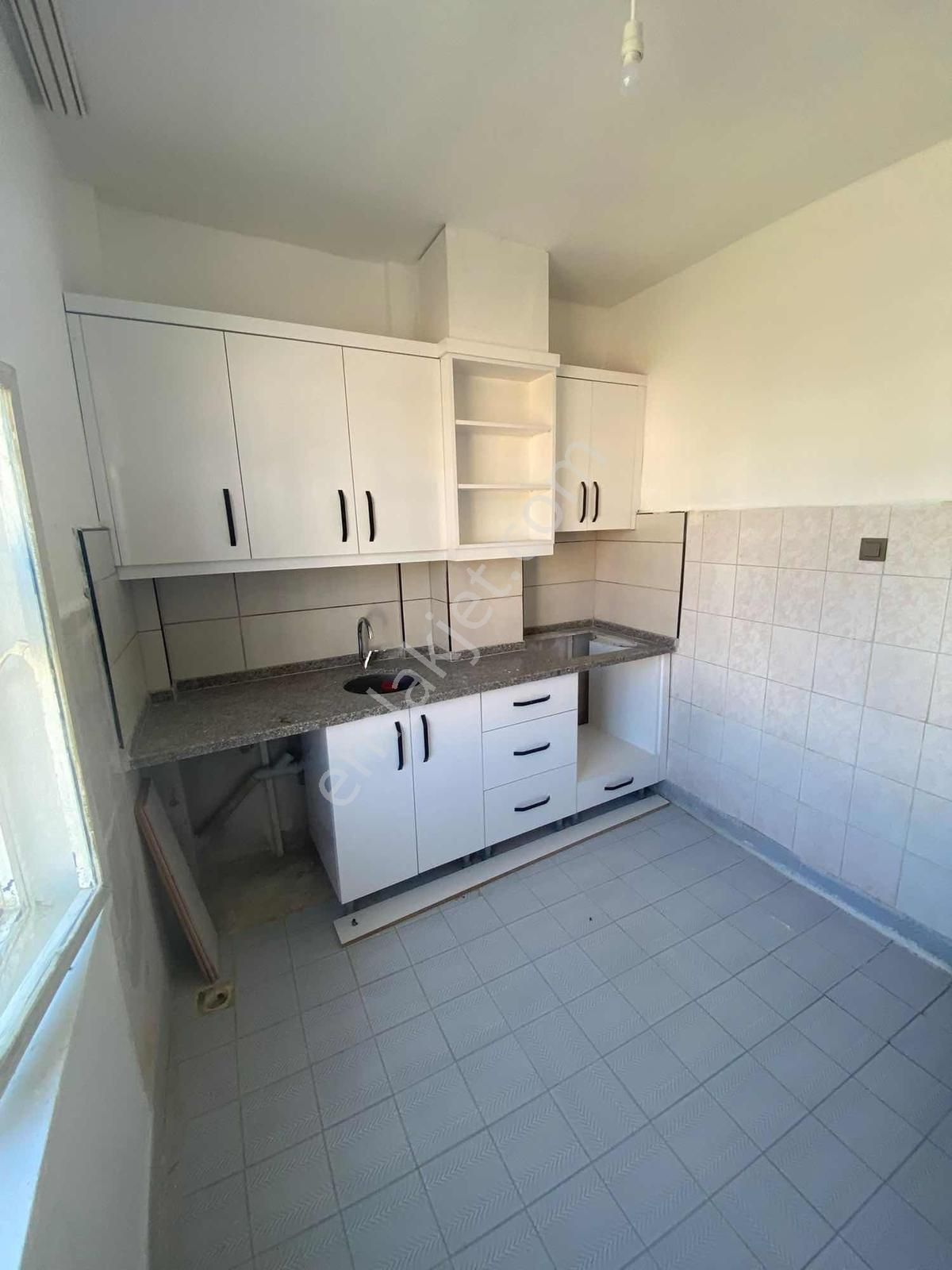 Aşşağıpazarcı Mah 1+1 3. Kat Kiralık Daire - Görsel 3