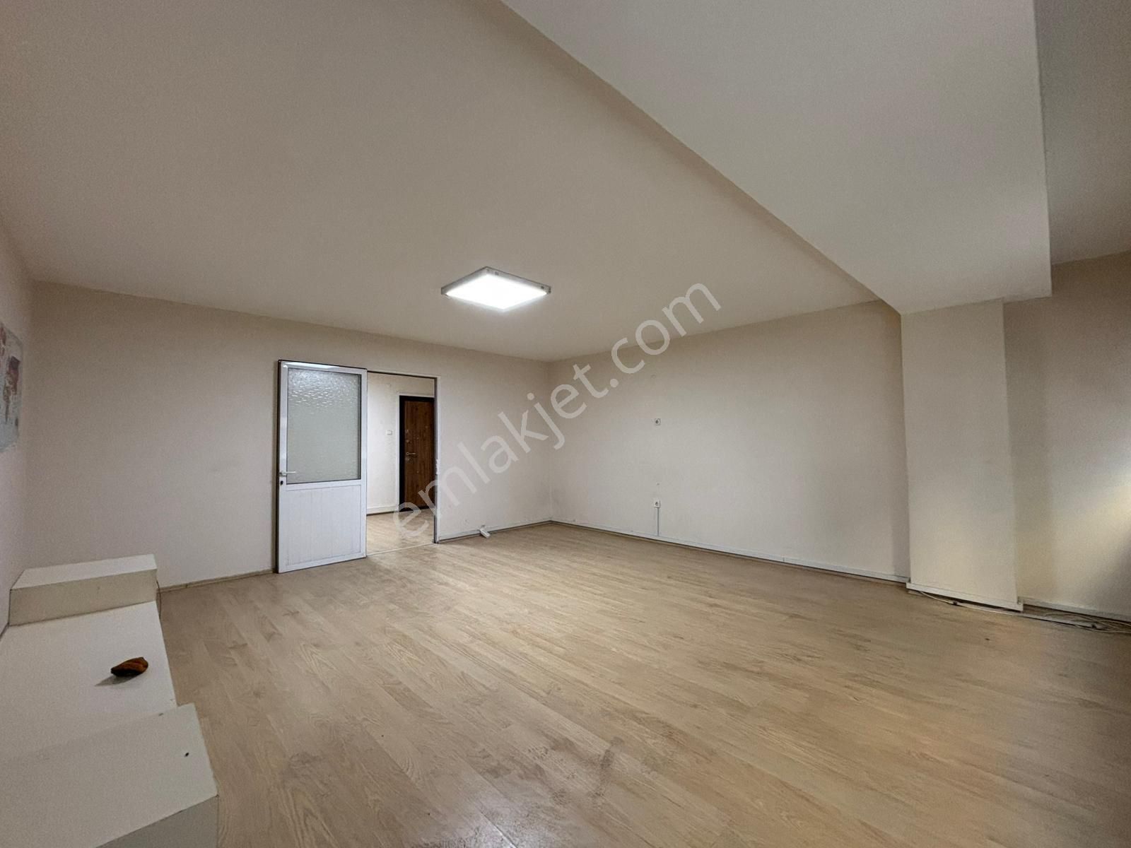 Alsancak Kıbrıs Şehitleri Yakını 1+1 Kiralık Ofis / İş Yeri! - Görsel 3