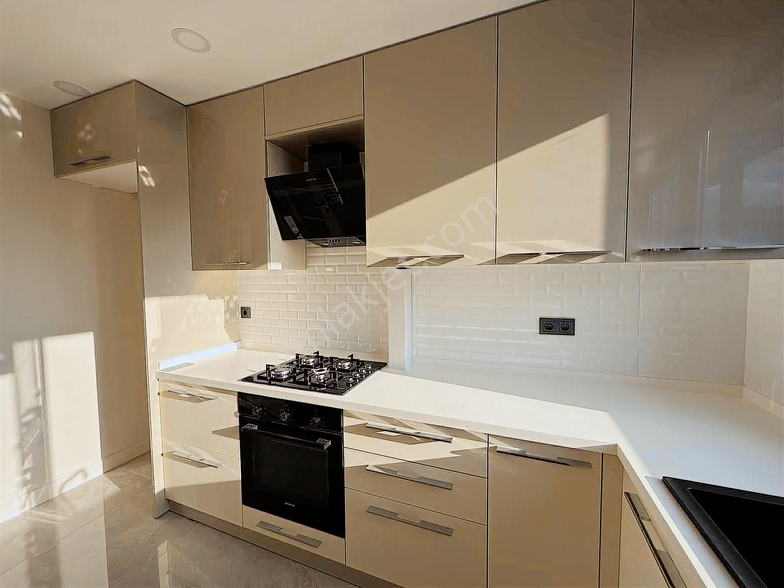 Turyap'tan Bağdat Caddesi Yakını Kısmi Deniz Manzaralı Geniş 2+1 - Görsel 15