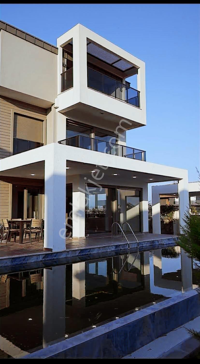 Kadriye 'de Oturuma Hazır Ultra Lüks Villa