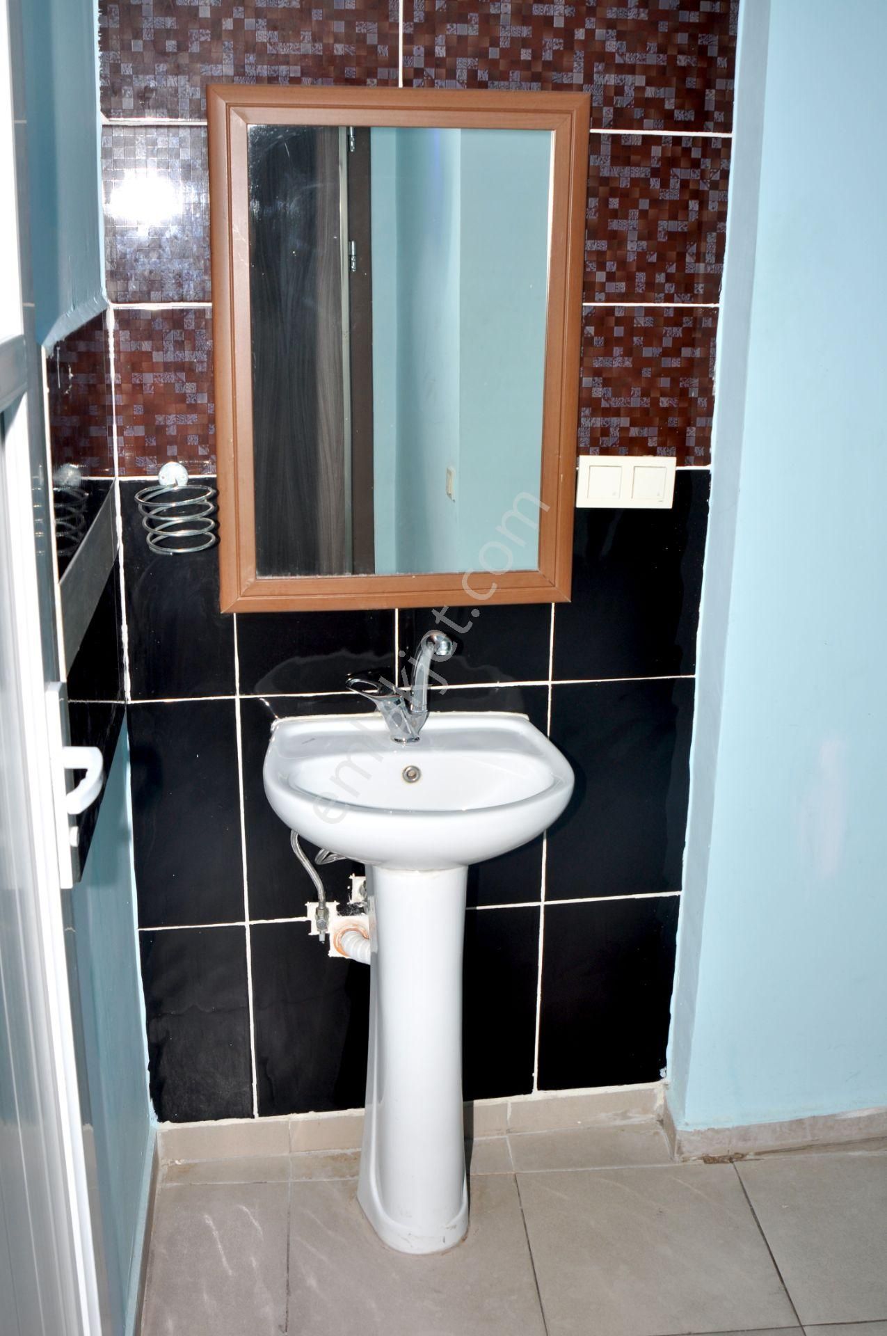 Saat Kulesi, Kaleiçi Ve Cumhuriyet Meydanı Yanı Çarşı Merkezinde - Görsel 2