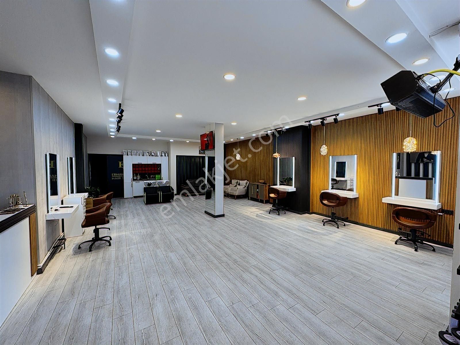 Hedef Emlak'tan İstasyon Caddesinde Satılık 180 M2 Dükkan