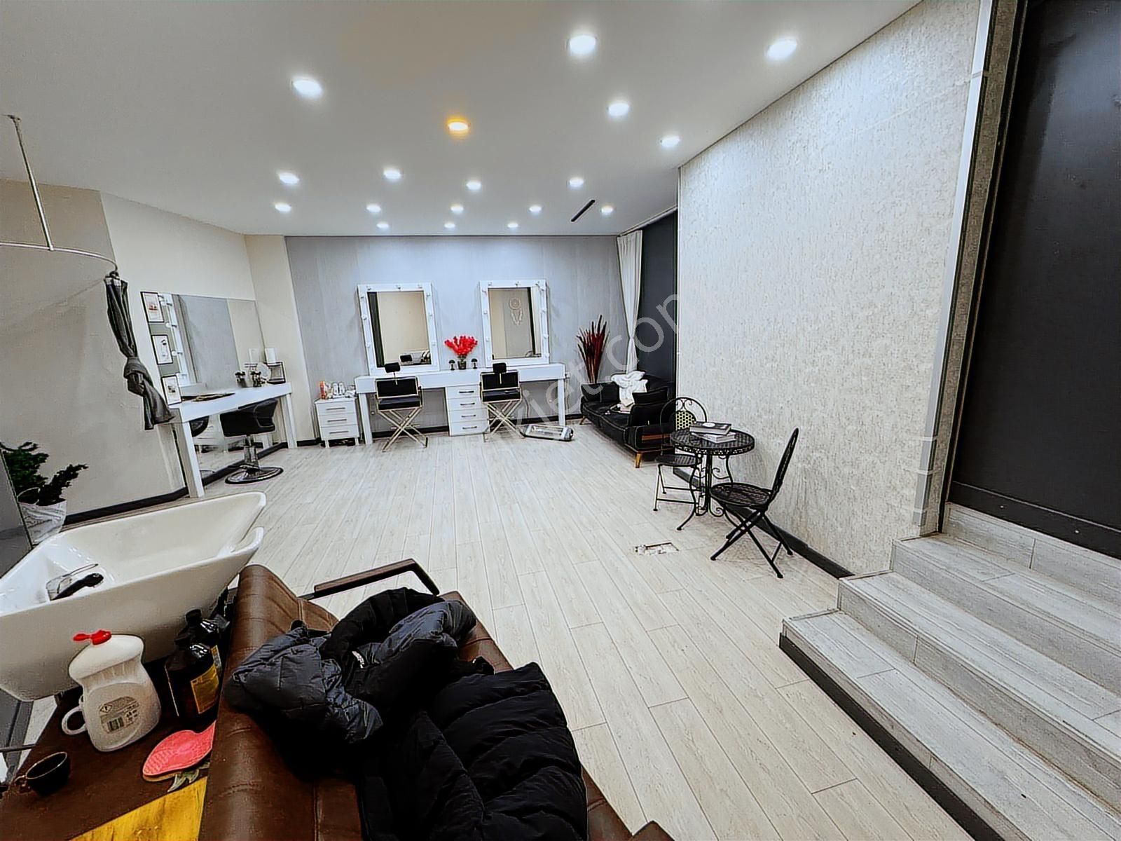 Hedef Emlak'tan İstasyon Caddesinde Satılık 180 M2 Dükkan - Görsel 2