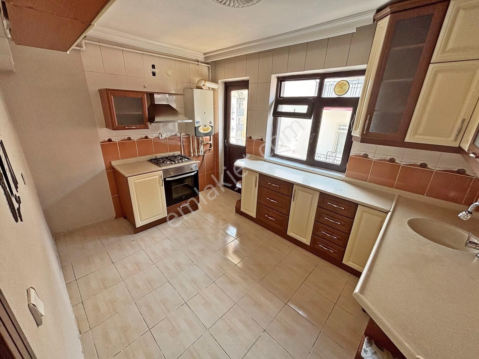 4+1 Katta Tek Daire 4. Kat Asansörlü Ana Cadde Yakını 2 Balkonlu - Görsel 31