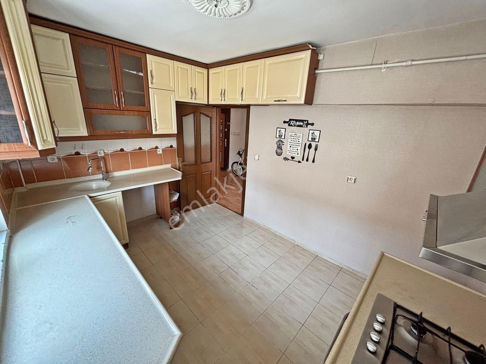 4+1 Katta Tek Daire 4. Kat Asansörlü Ana Cadde Yakını 2 Balkonlu - Görsel 22