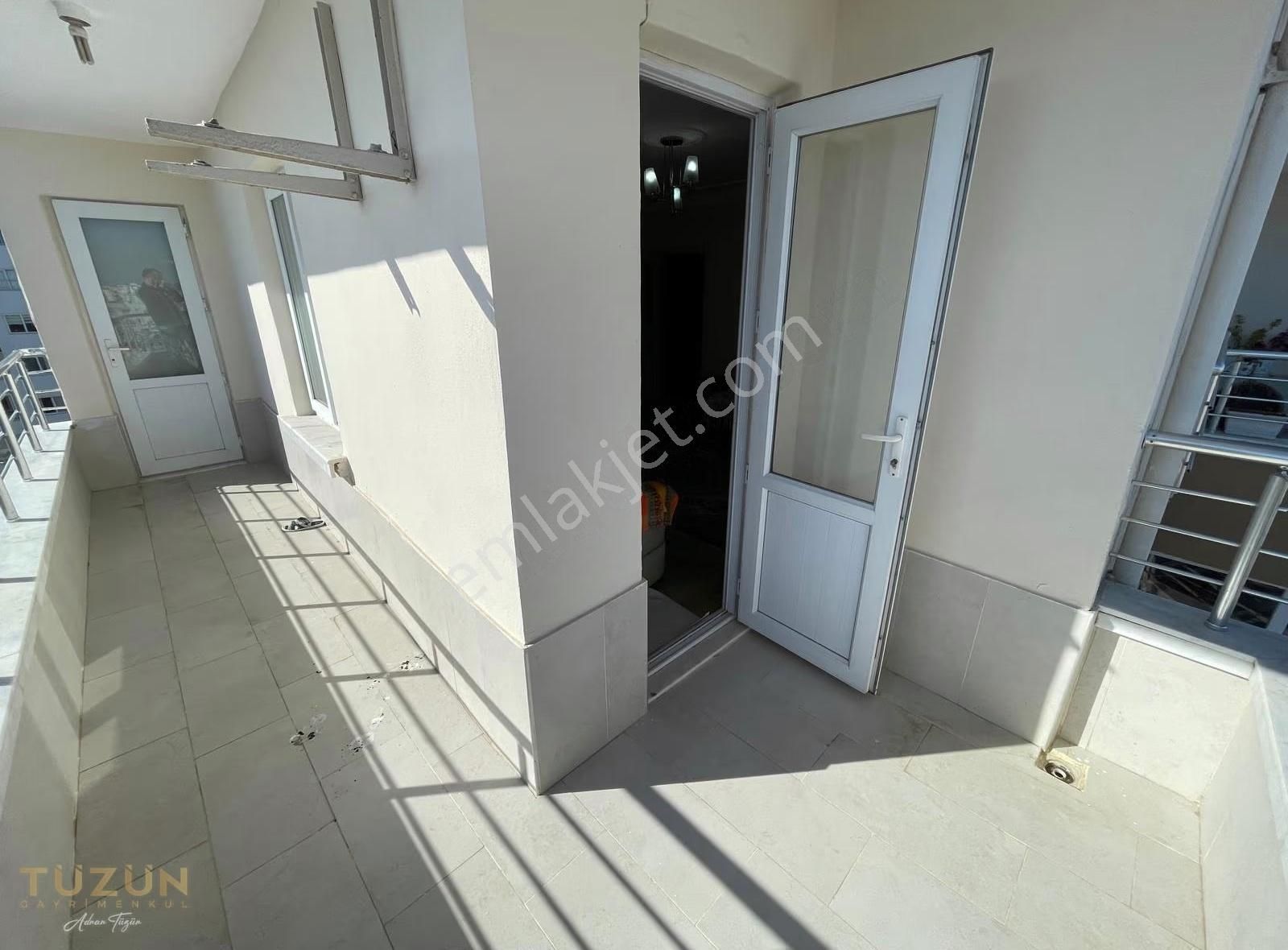 Tüzün'den Menderes'te Deniz Manzaralı Geniş 3+1 Satılık Daire - Görsel 5