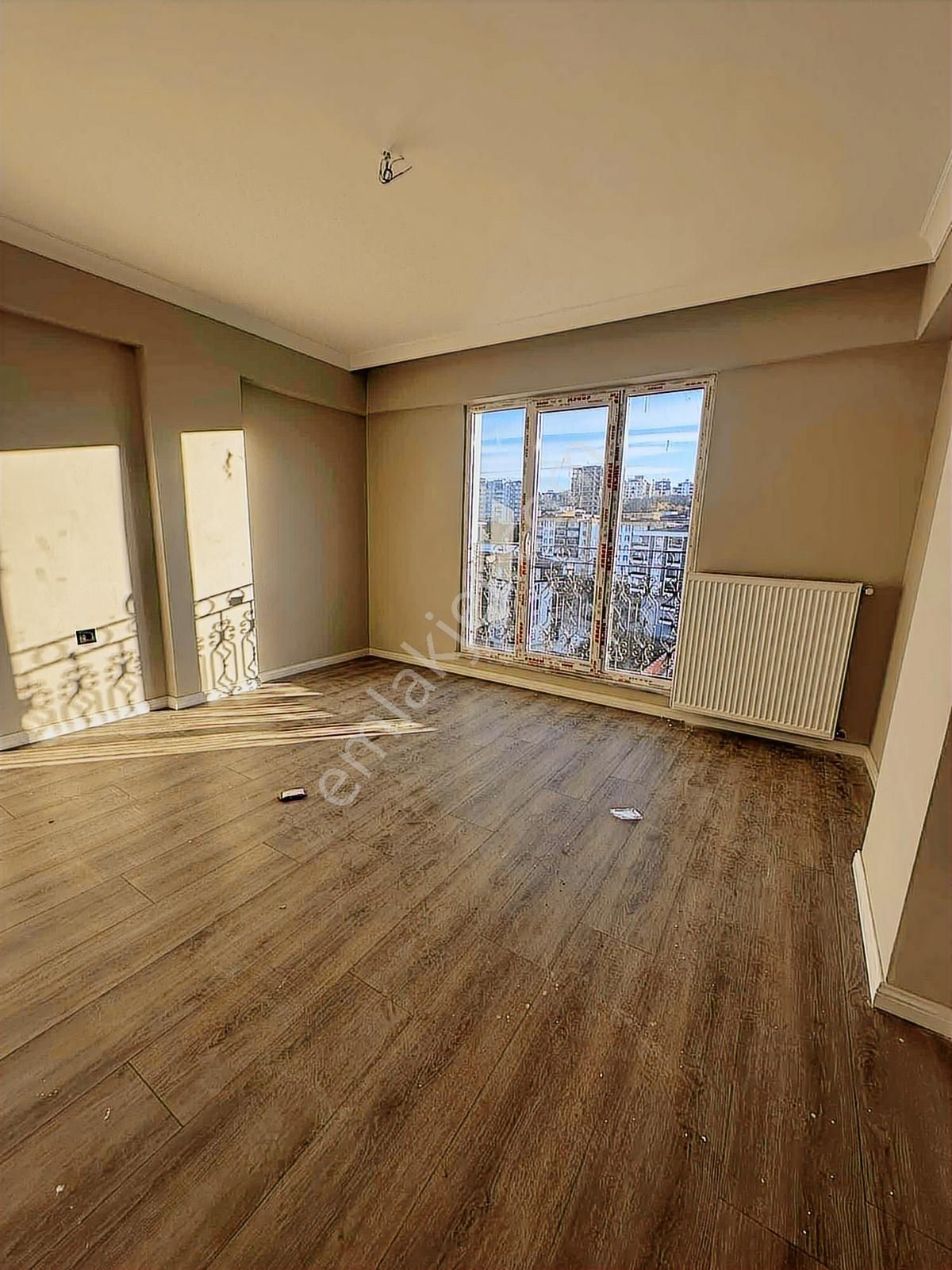 Dere Gayrimenkulden Tramvaya 300 Metre Mesafede Fırsat 2+1 - Görsel 2