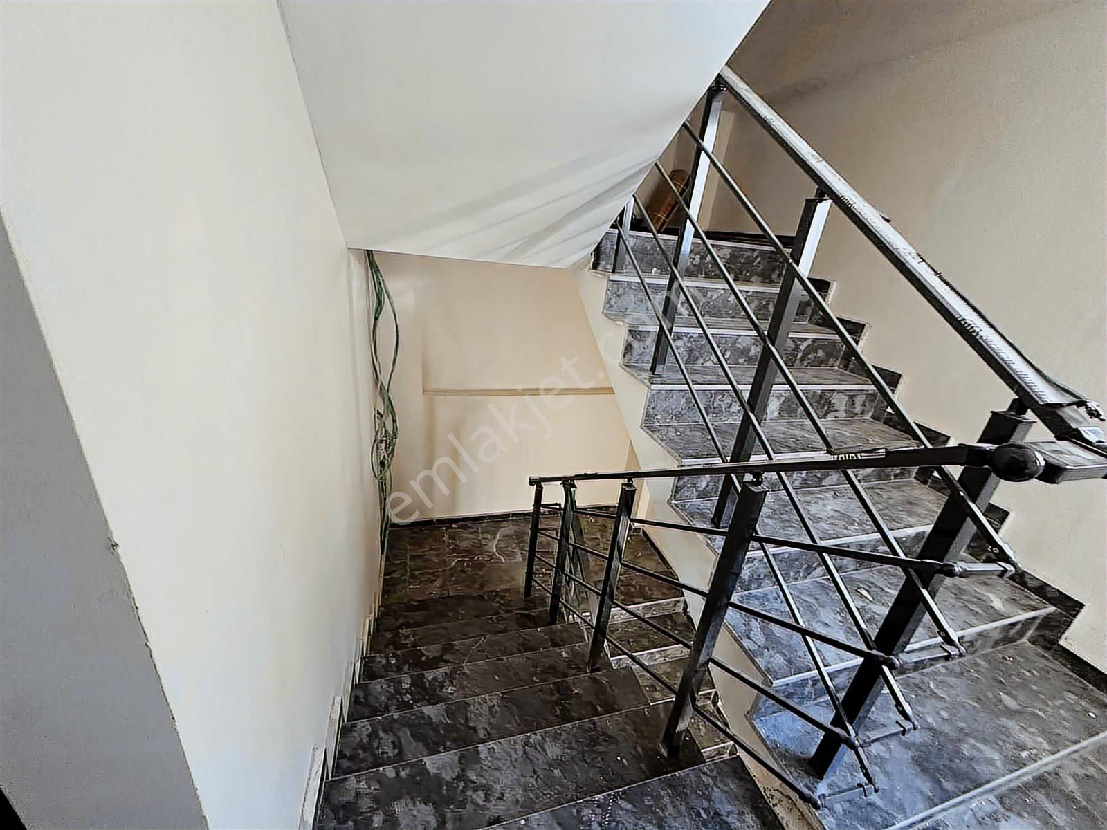 Dere Gayrimenkulden Tramvaya 300 Metre Mesafede Fırsat 2+1 - Görsel 15