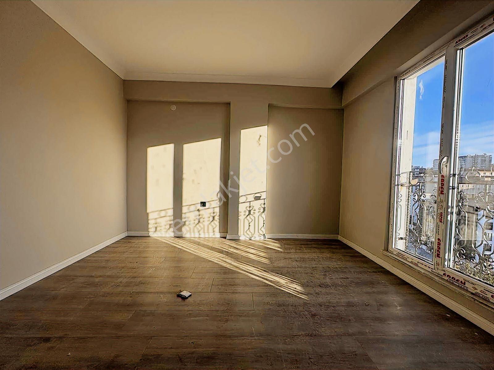 Dere Gayrimenkulden Tramvaya 300 Metre Mesafede Fırsat 2+1 - Görsel 5