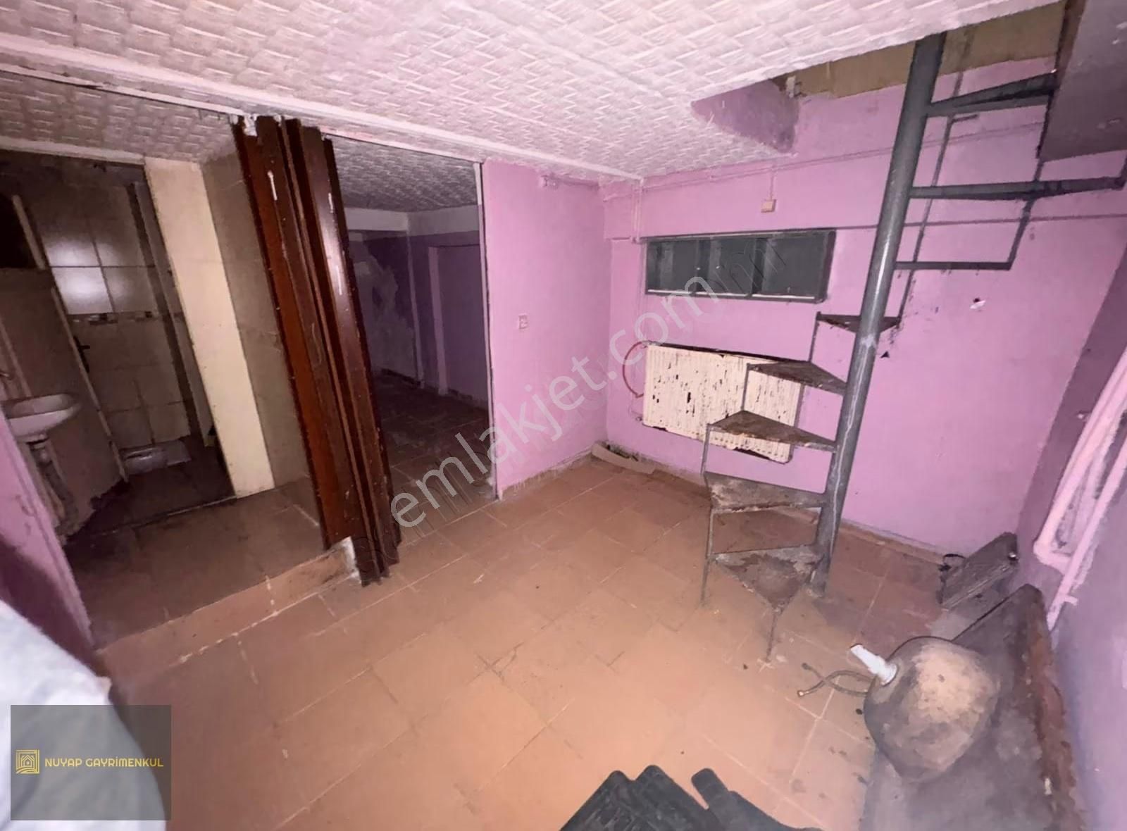 Abidinpaşa Merkezi Konumda Depolu Satılık Dükkan - Görsel 16