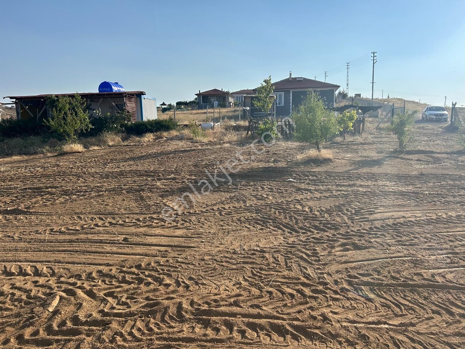 Tapulu Etrafı Çevrili Konteyner Ve Su Tankı Var - Görsel 19