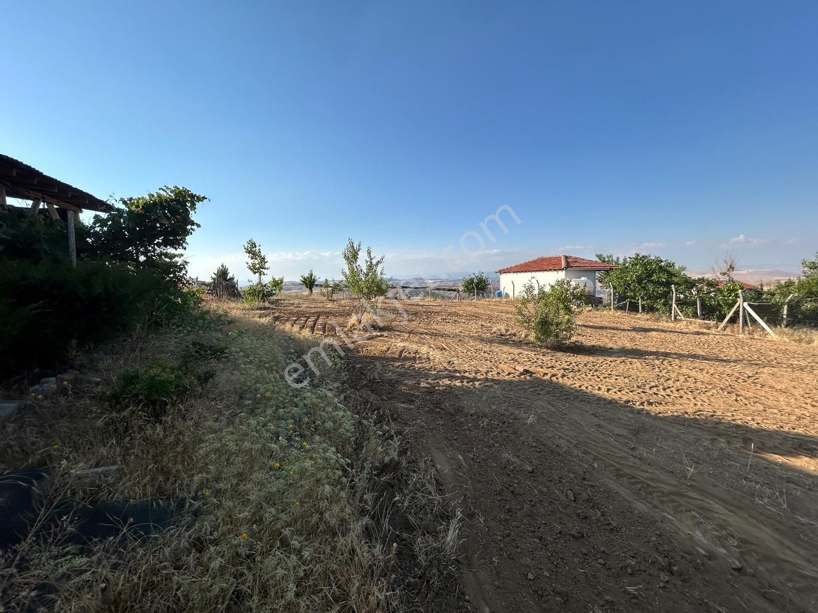 Tapulu Etrafı Çevrili Konteyner Ve Su Tankı Var - Görsel 13