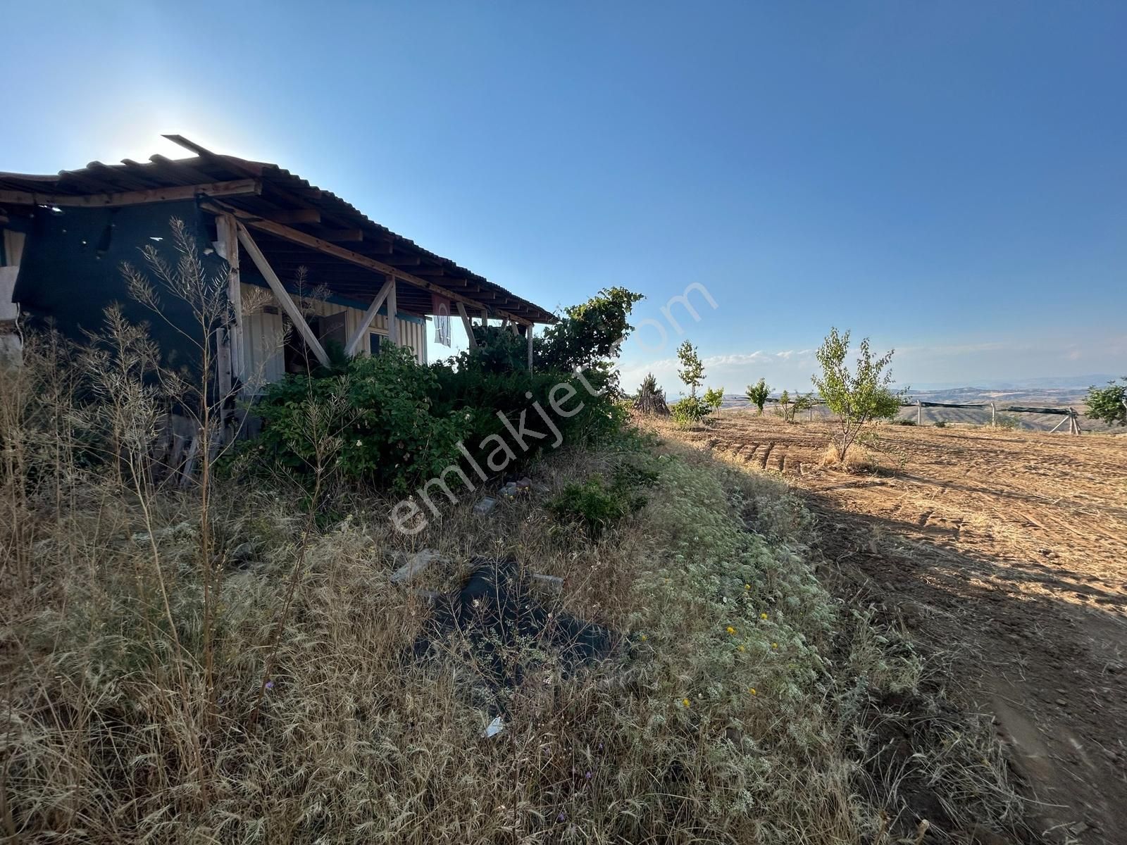 Tapulu Etrafı Çevrili Konteyner Ve Su Tankı Var - Görsel 10