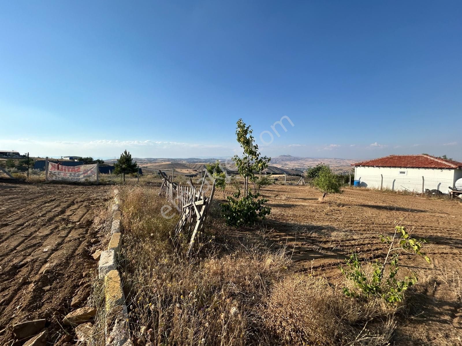 Tapulu Etrafı Çevrili Konteyner Ve Su Tankı Var - Görsel 4