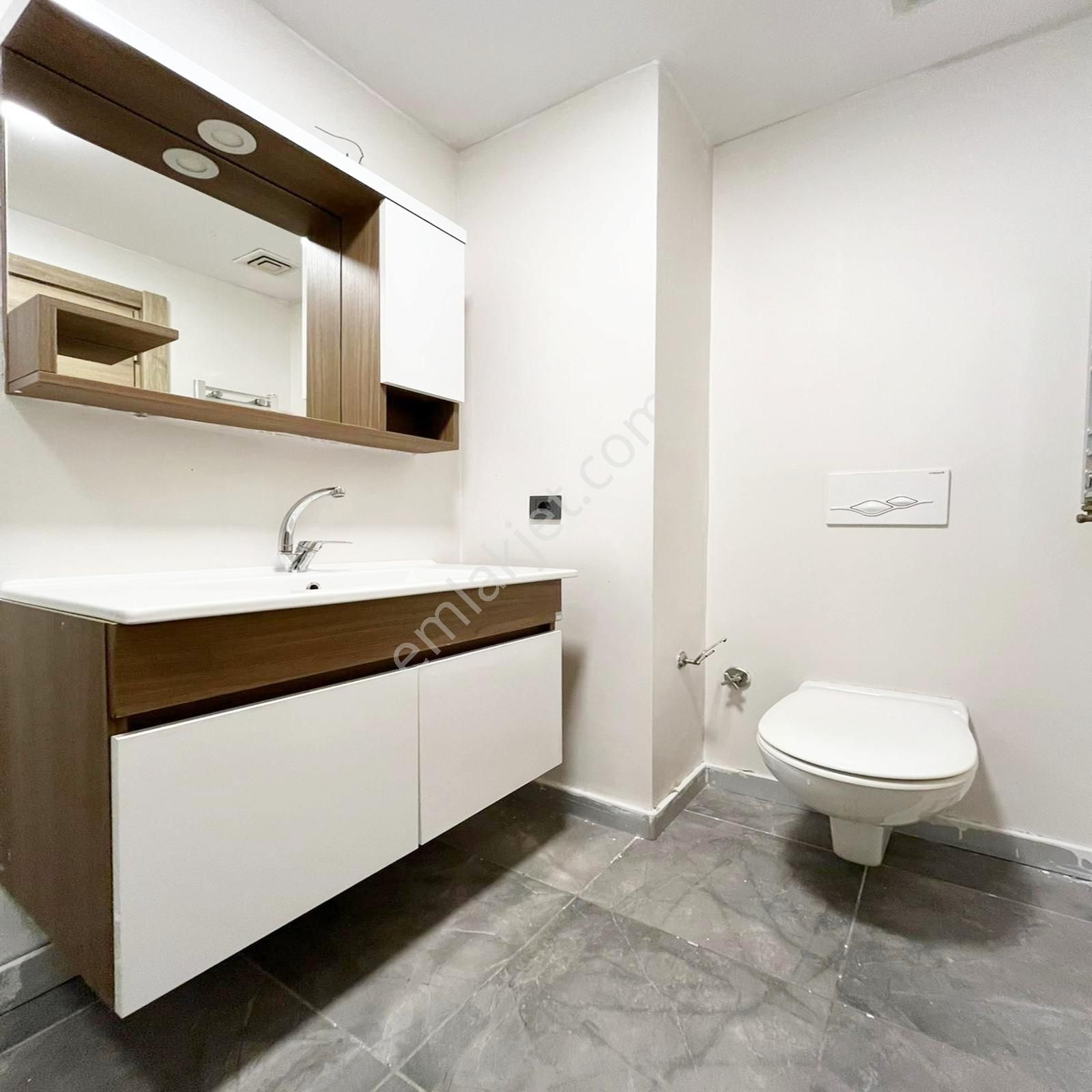 Metrobüse Yakın Lüks Site İçinde Havuz Cephe 1+1 Satılık Daire - Görsel 2