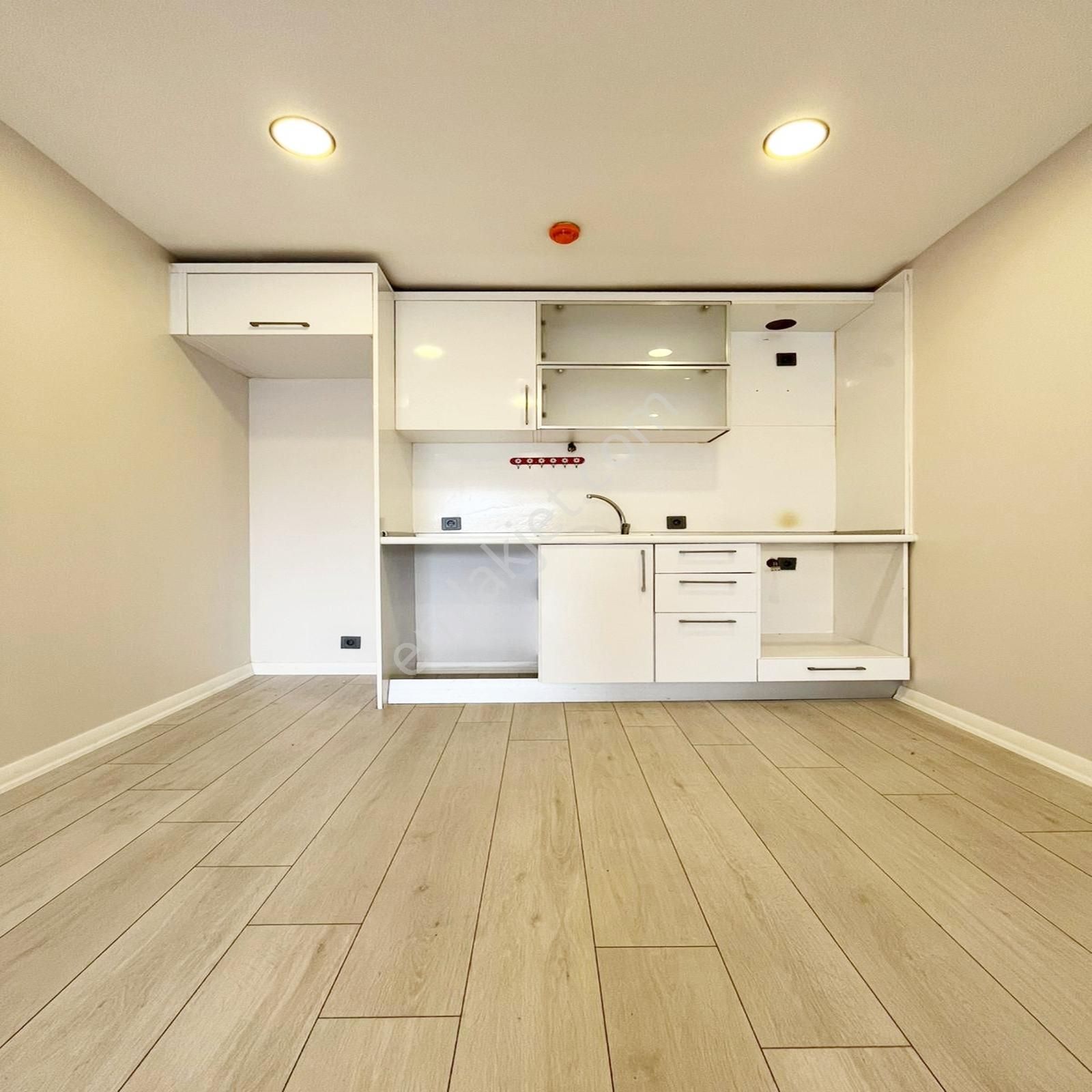 Metrobüse Yakın Lüks Site İçinde Havuz Cephe 1+1 Satılık Daire - Görsel 13