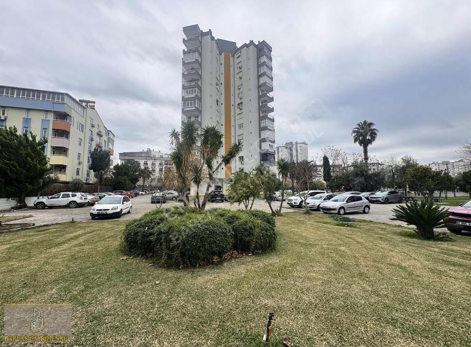 Muratpaşa Yeşilbahçe Mahallesinde Eşyalı Geniş Kiralık 1+1 Daire