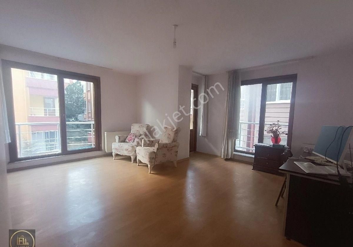 Bulgurlu Metroya 2 Dk Yürüme Mesafesinde 3+1 Genç Bina Ara Kat