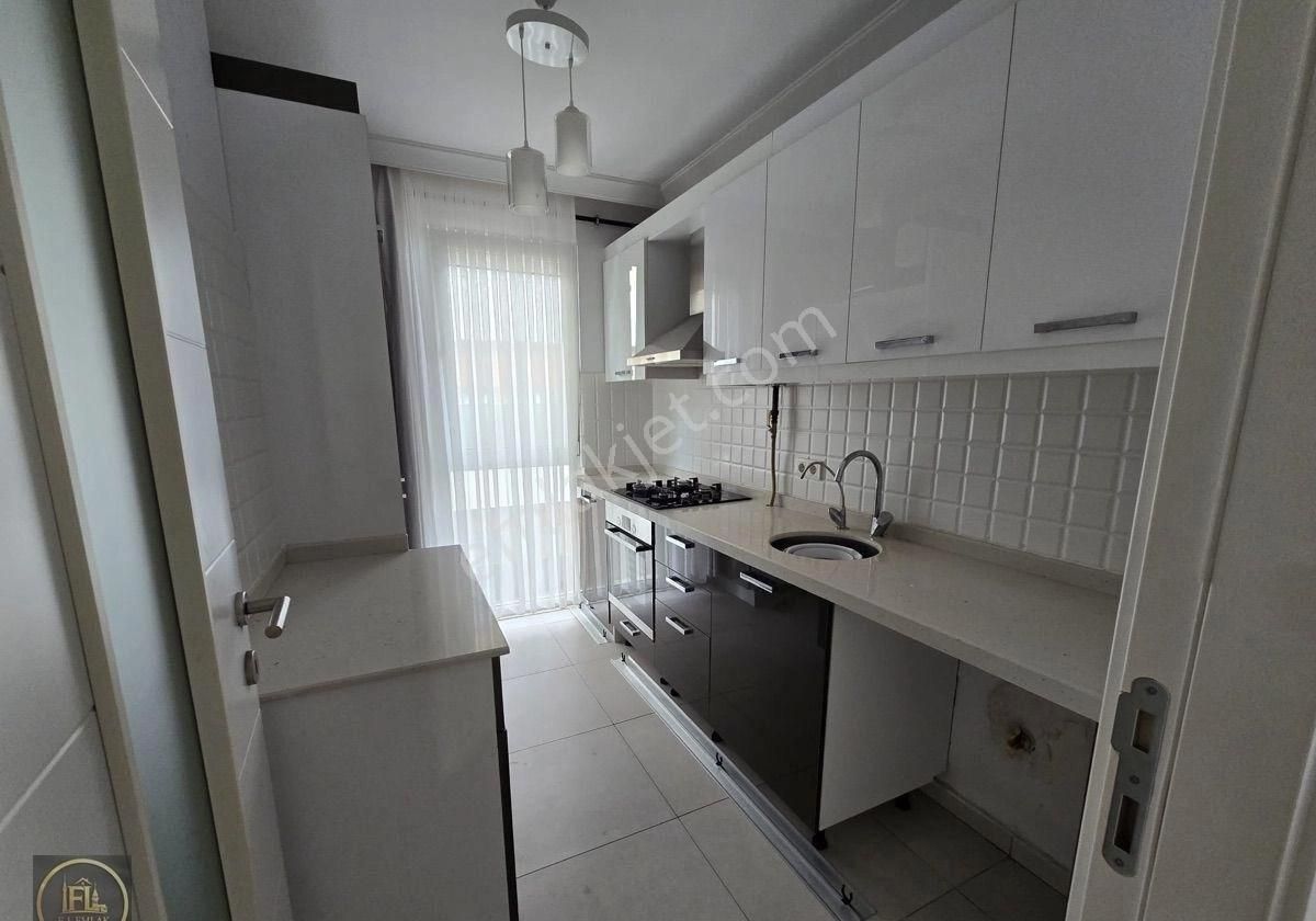 F-l Emlaktan Ümraniye Merkez Yakını Yeni Bina 2+175 M2 Kapalı Otoparklı - Görsel 3