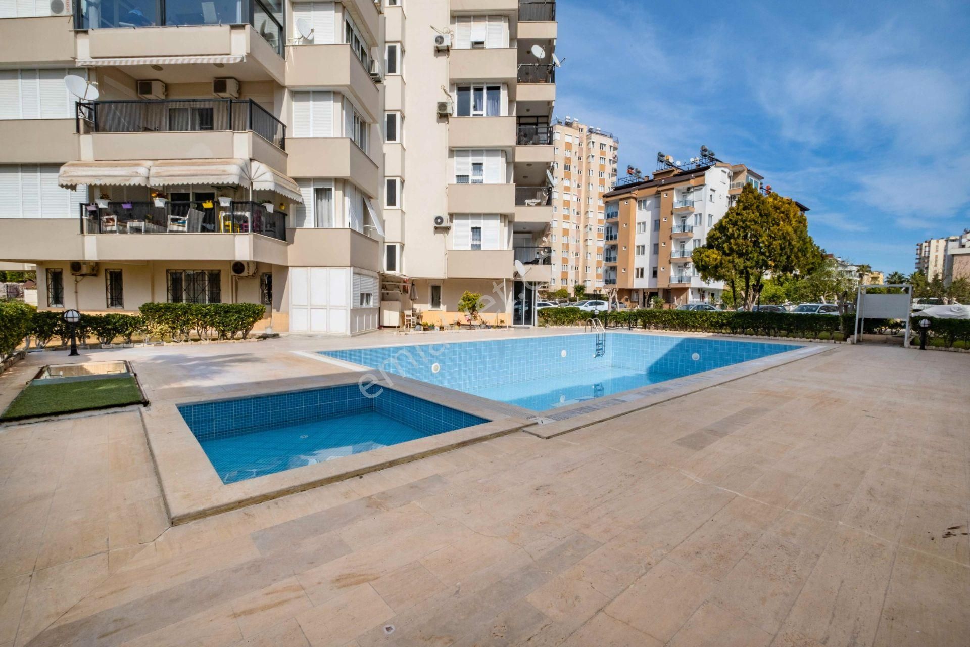 Lara 'da Havuzlu Site İçi Yapılı Geniş Dubleks