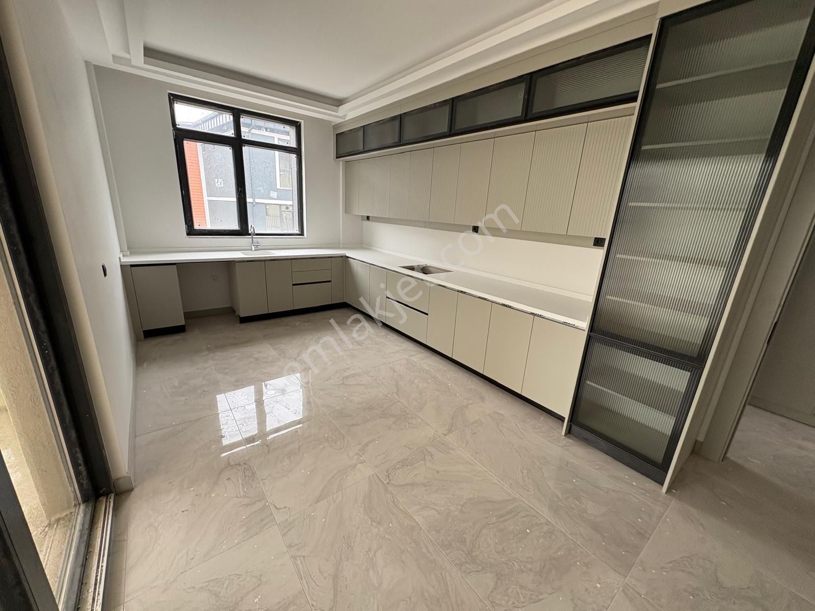 Sym'den Bağlıca Mh Ebeveny B. Giyinme Odalı 3+1 Villa - Görsel 3