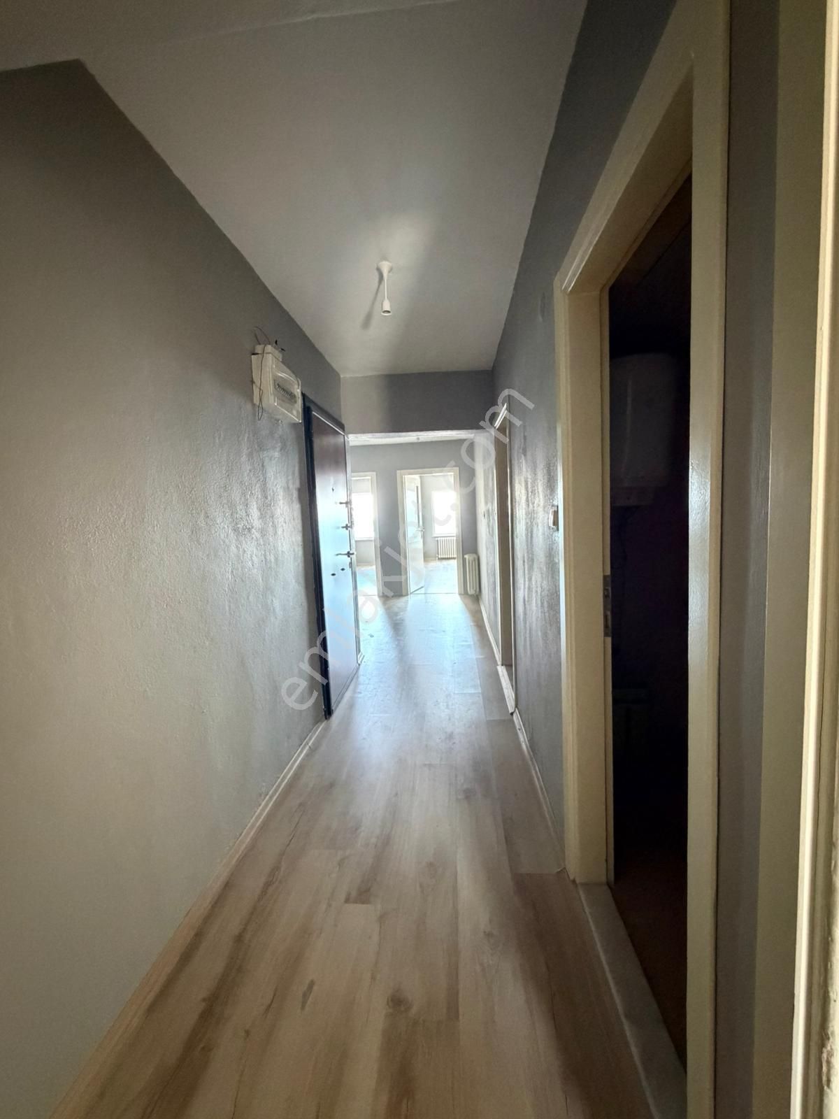 Eceabat’ta Boğaz Manzaralı Bakımlı Kaloriferli 2+1 Kiralık Daire - Görsel 11