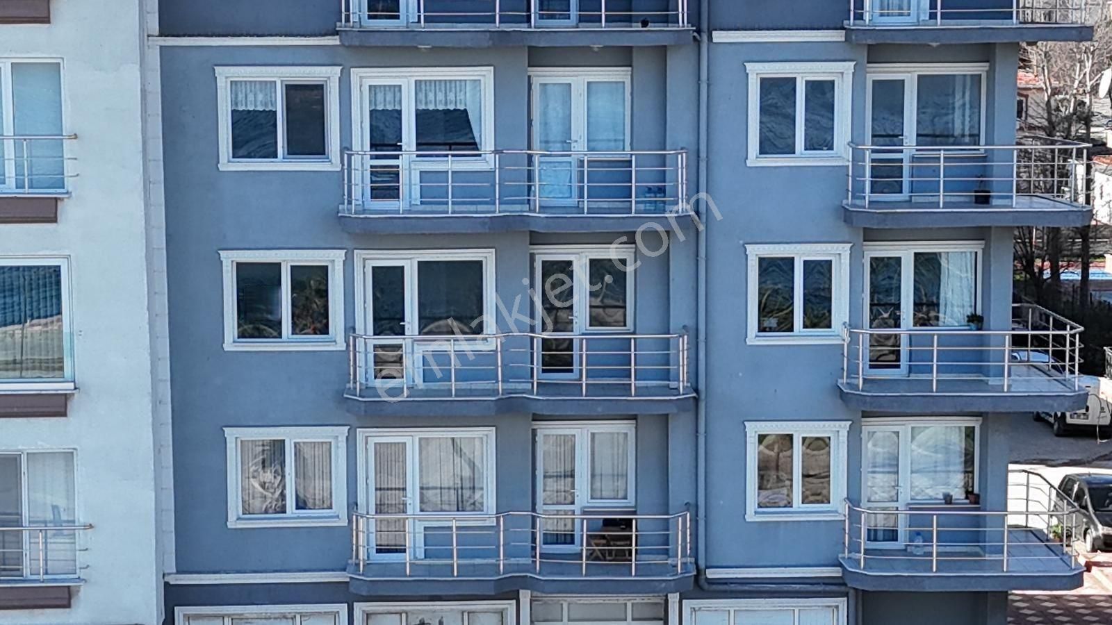 Eceabat’ta Boğaz Manzaralı Bakımlı Kaloriferli 2+1 Kiralık Daire - Görsel 4