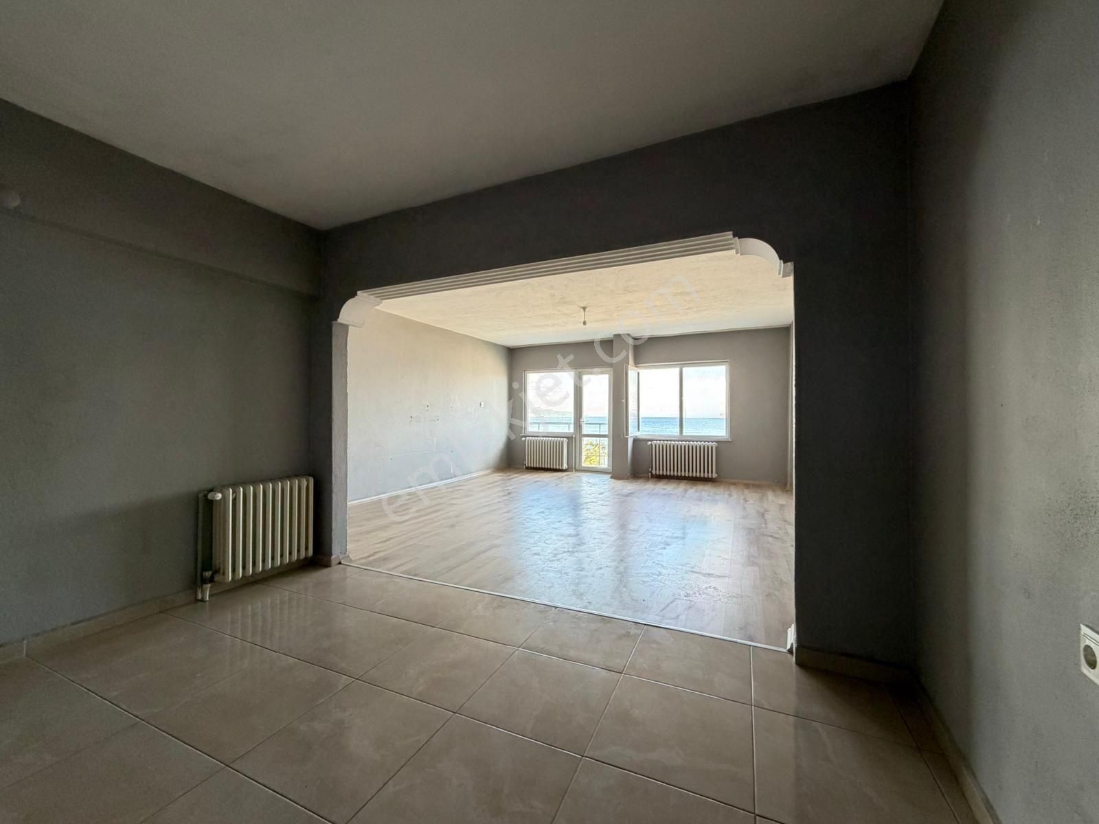 Eceabat’ta Boğaz Manzaralı Bakımlı Kaloriferli 2+1 Kiralık Daire - Görsel 10