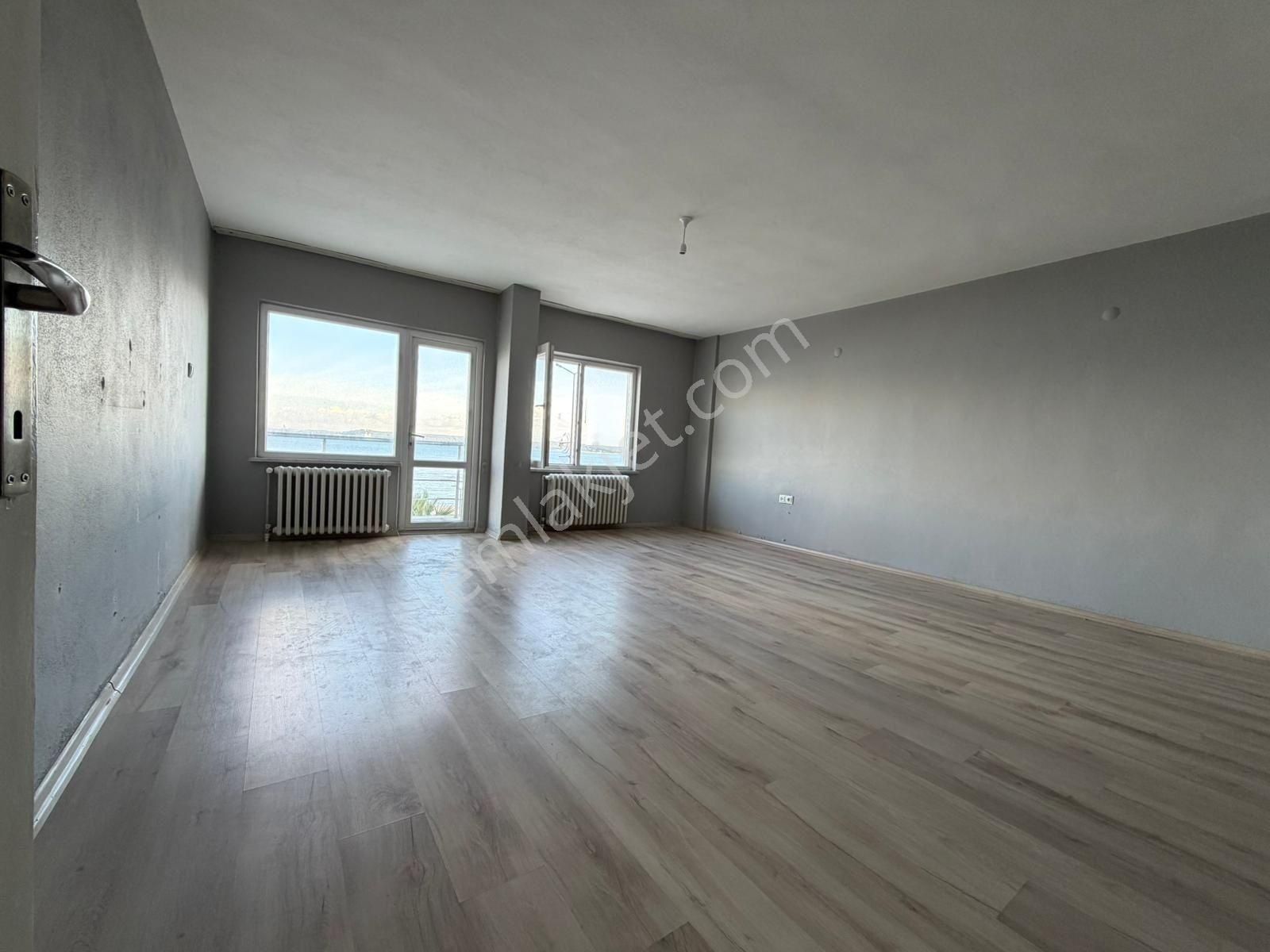 Eceabat’ta Boğaz Manzaralı Bakımlı Kaloriferli 2+1 Kiralık Daire - Görsel 6