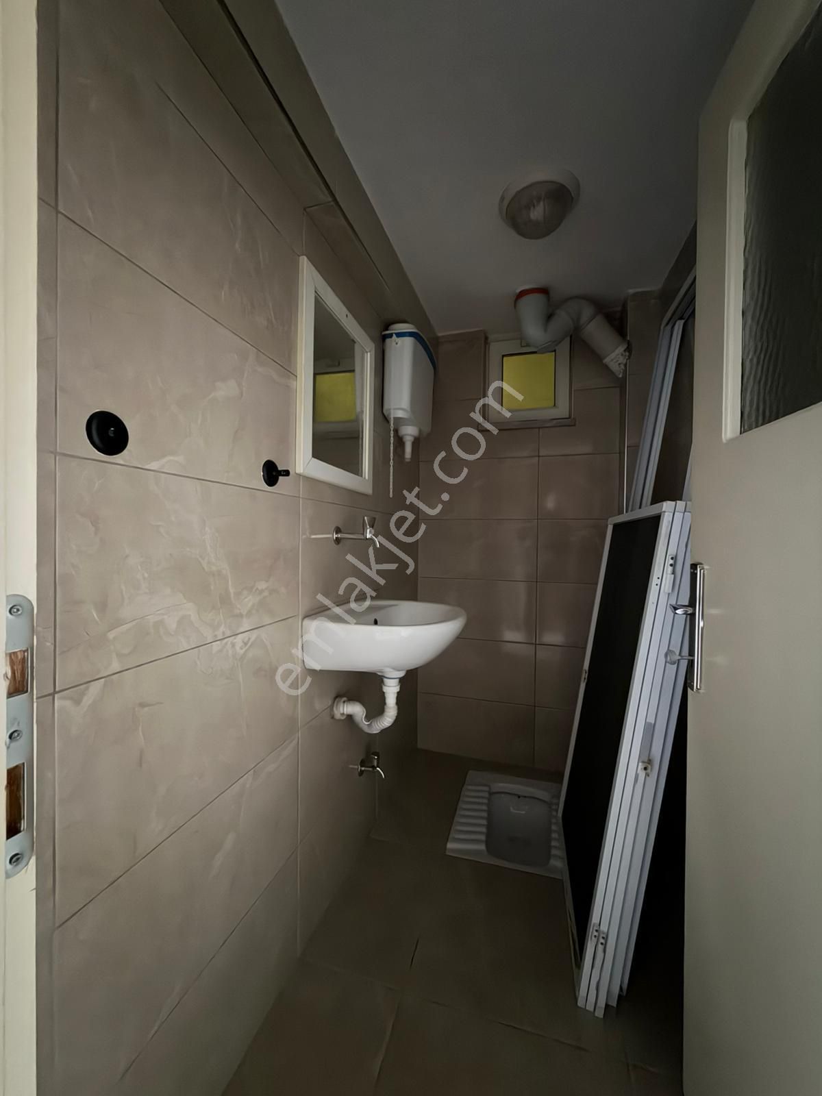 Eceabat’ta Boğaz Manzaralı Bakımlı Kaloriferli 2+1 Kiralık Daire - Görsel 18