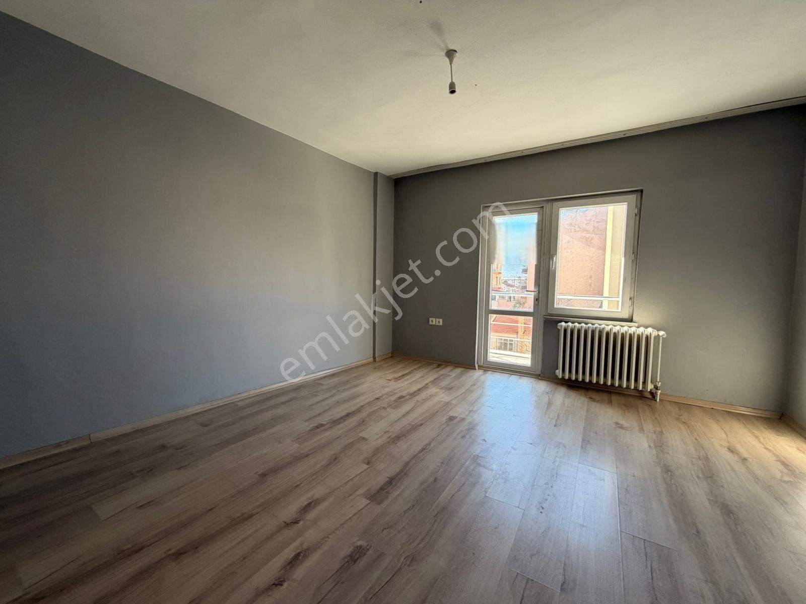 Eceabat’ta Boğaz Manzaralı Bakımlı Kaloriferli 2+1 Kiralık Daire - Görsel 16