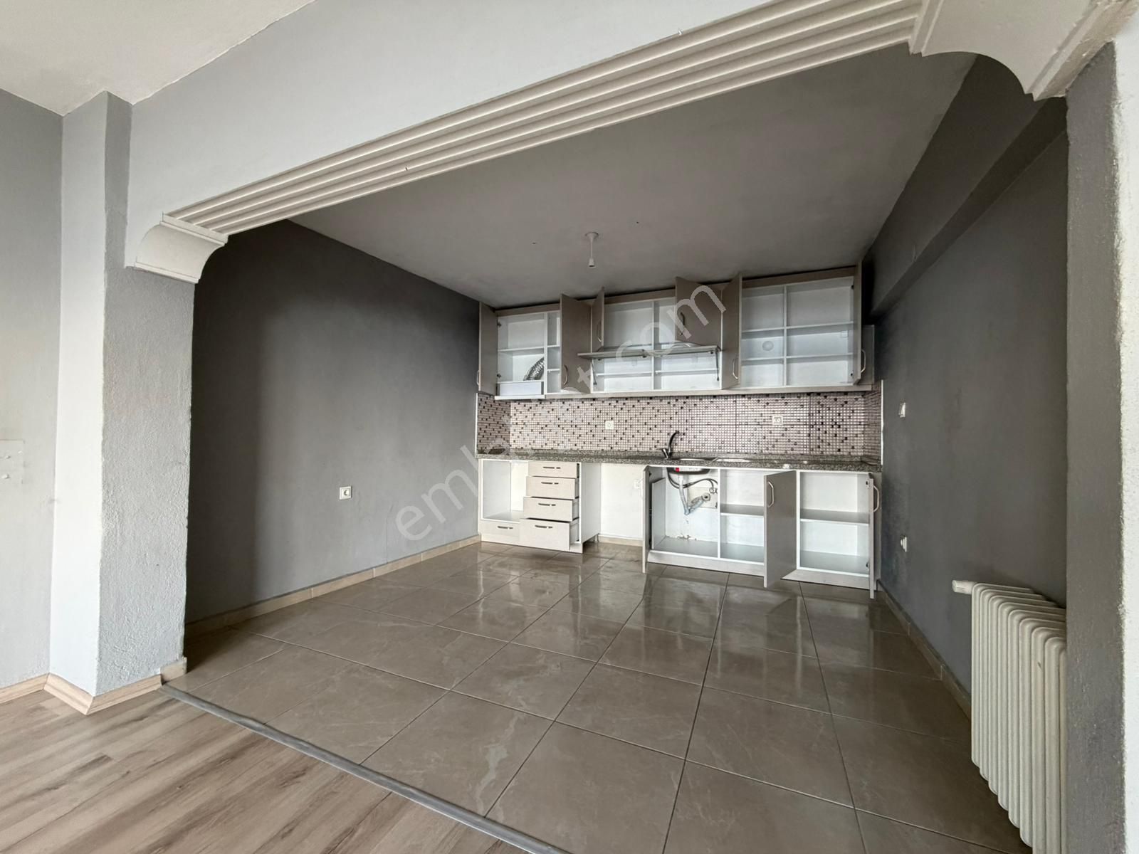 Eceabat’ta Boğaz Manzaralı Bakımlı Kaloriferli 2+1 Kiralık Daire - Görsel 8