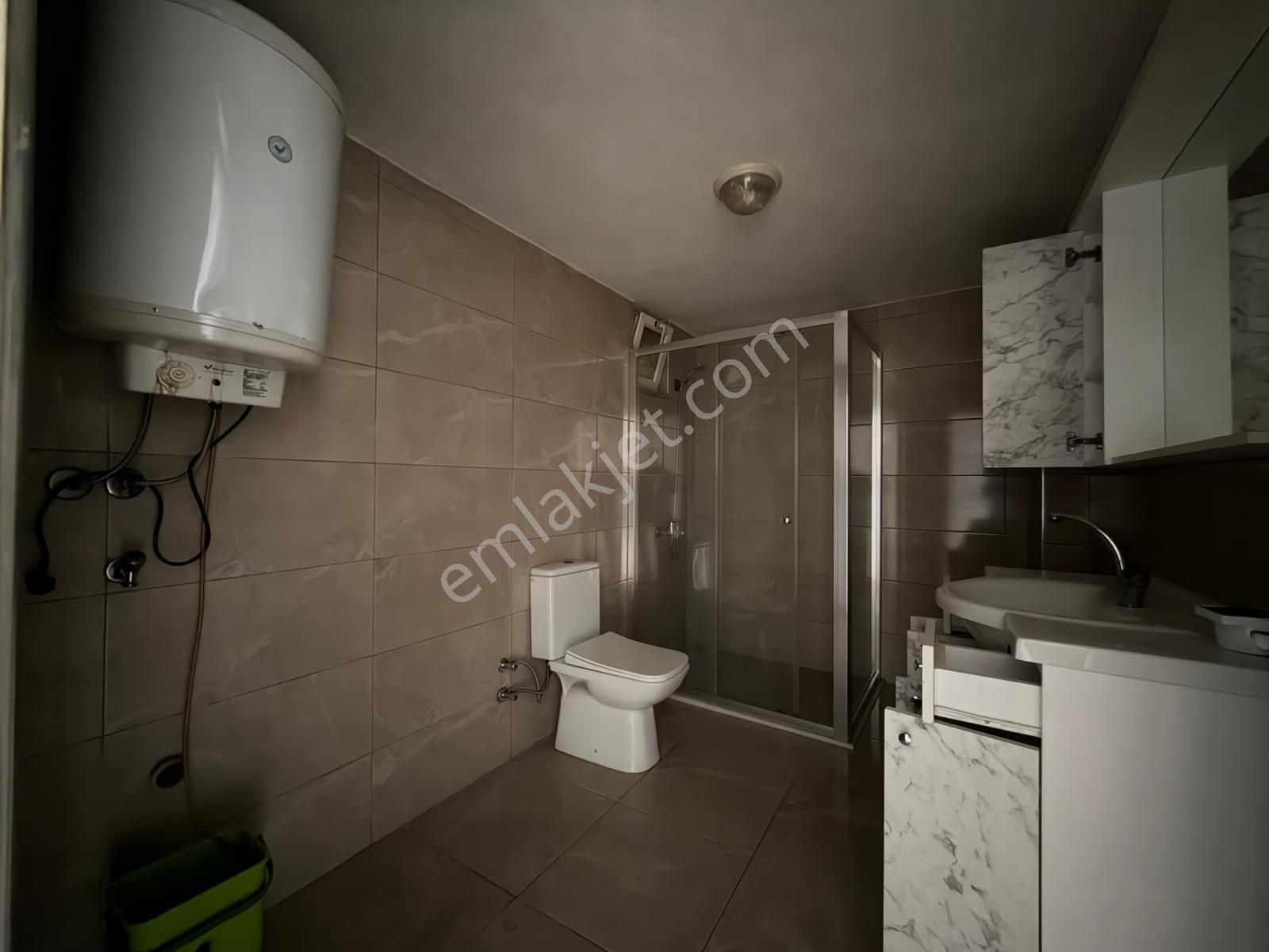 Eceabat’ta Boğaz Manzaralı Bakımlı Kaloriferli 2+1 Kiralık Daire - Görsel 17
