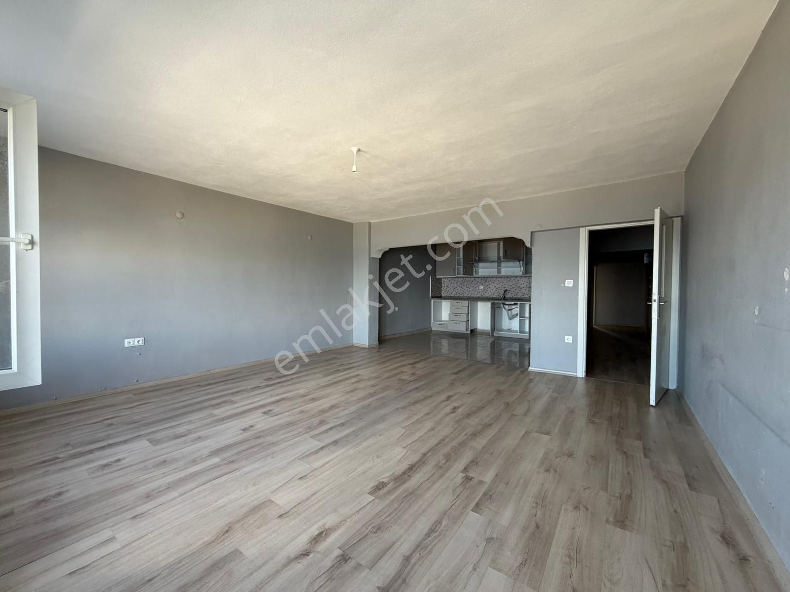 Eceabat’ta Boğaz Manzaralı Bakımlı Kaloriferli 2+1 Kiralık Daire - Görsel 7