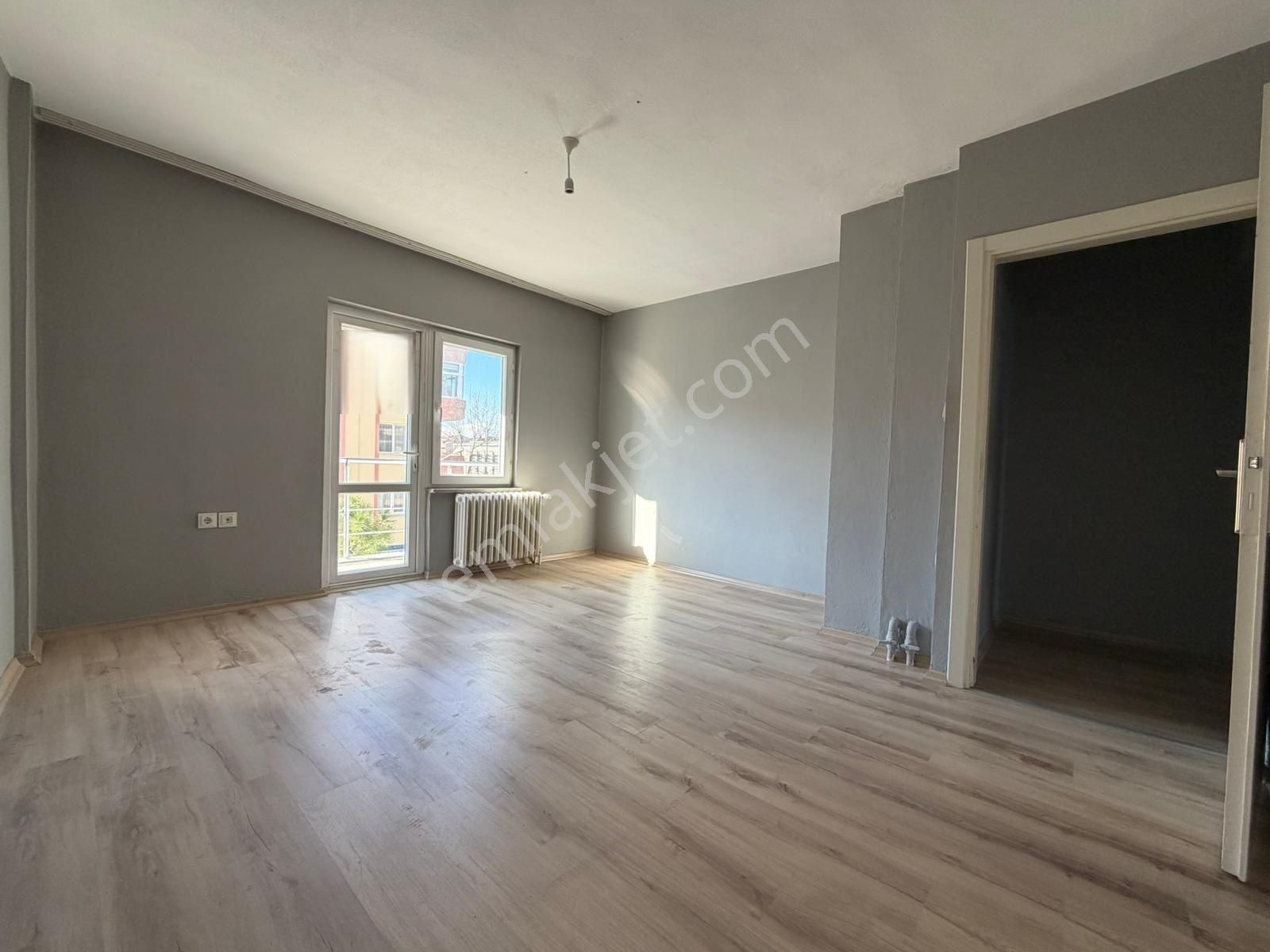 Eceabat’ta Boğaz Manzaralı Bakımlı Kaloriferli 2+1 Kiralık Daire - Görsel 15