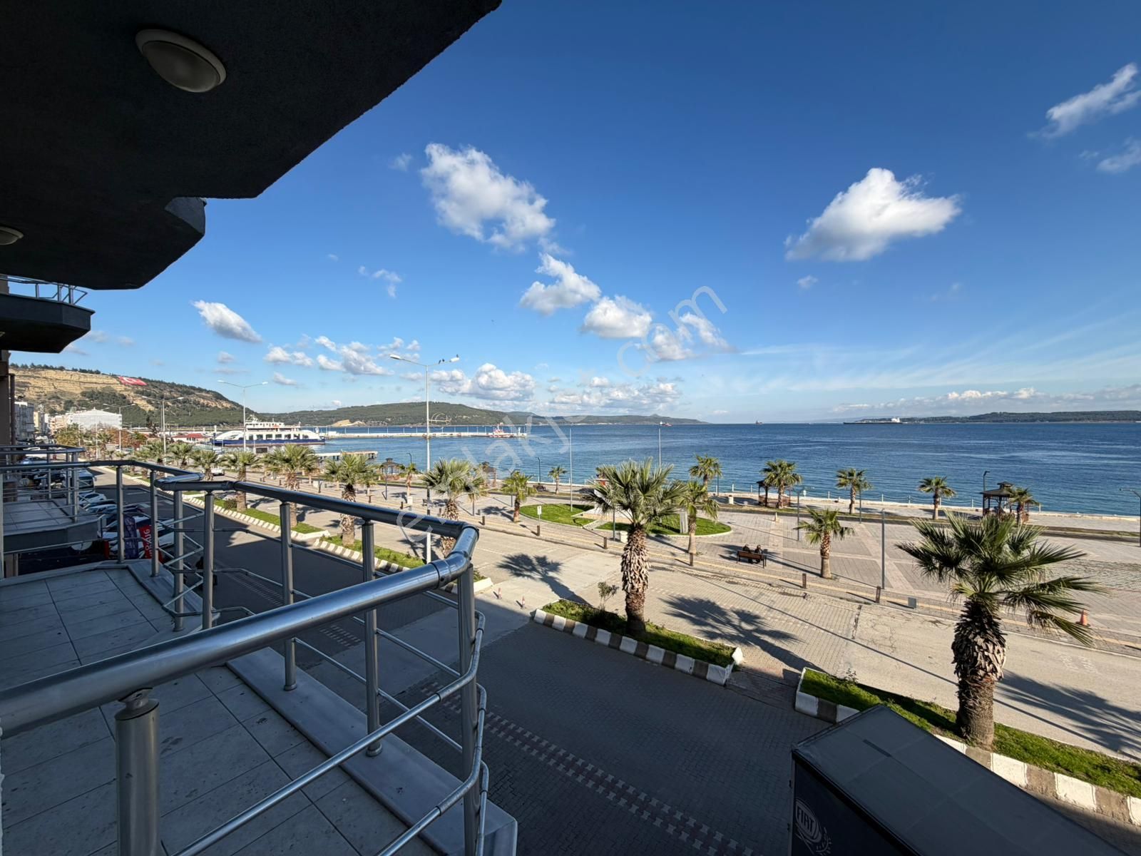 Eceabat’ta Boğaz Manzaralı Bakımlı Kaloriferli 2+1 Kiralık Daire - Görsel 2