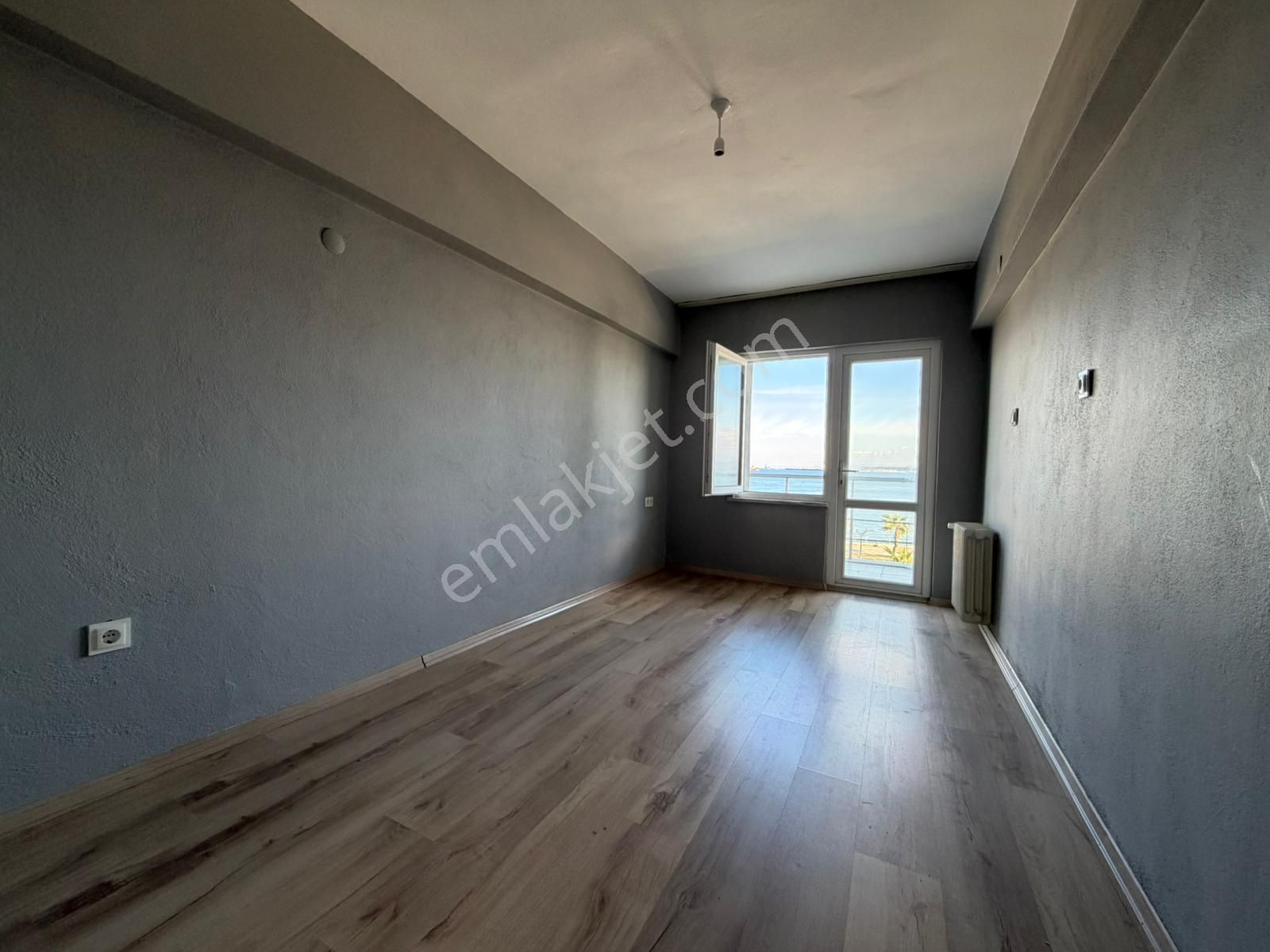 Eceabat’ta Boğaz Manzaralı Bakımlı Kaloriferli 2+1 Kiralık Daire - Görsel 12