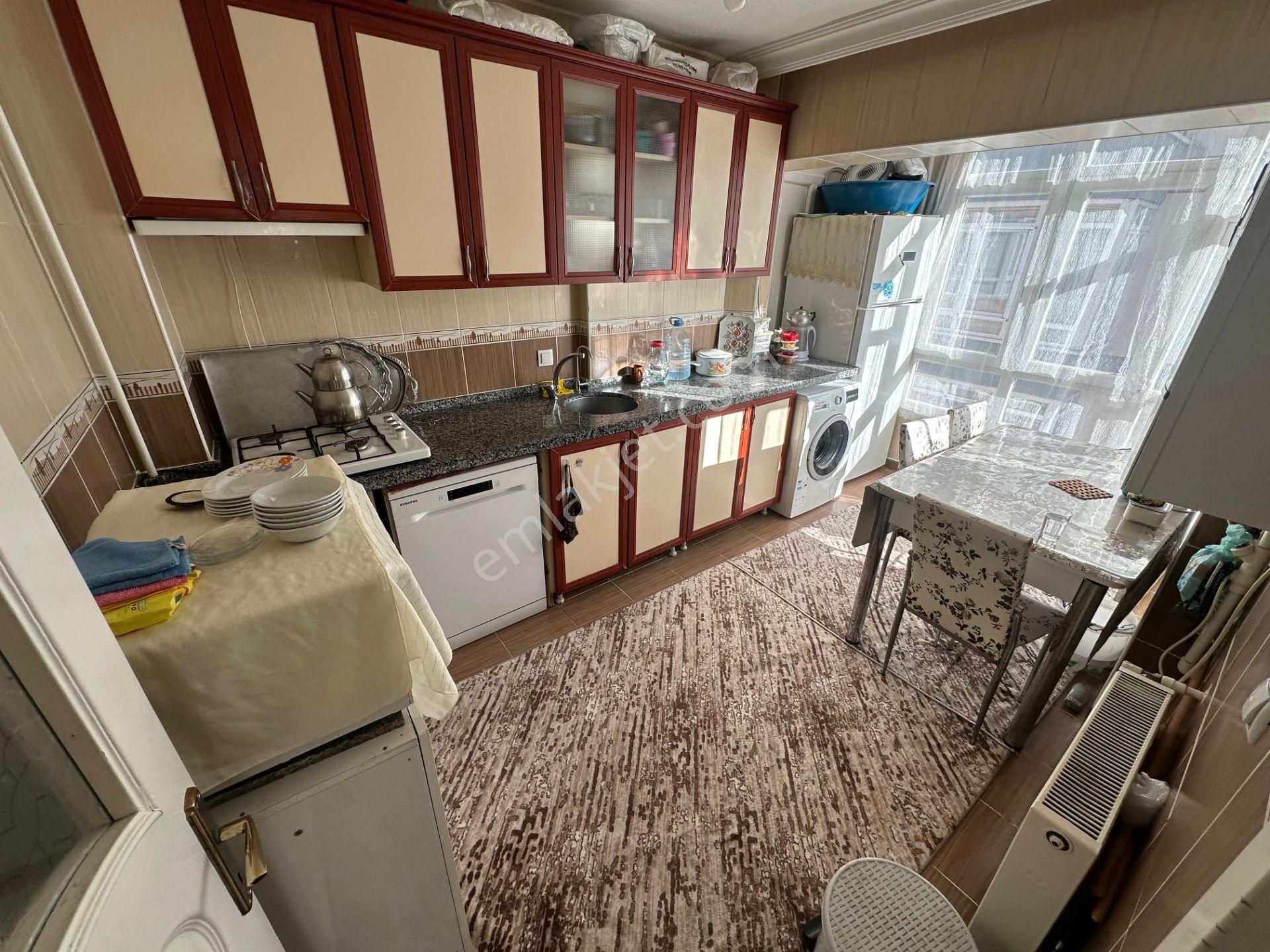 Hayal^den Pınarbaşı Mh'de Ara Katta Ön Cp. Bağımsz Geniş 3+1 Daire