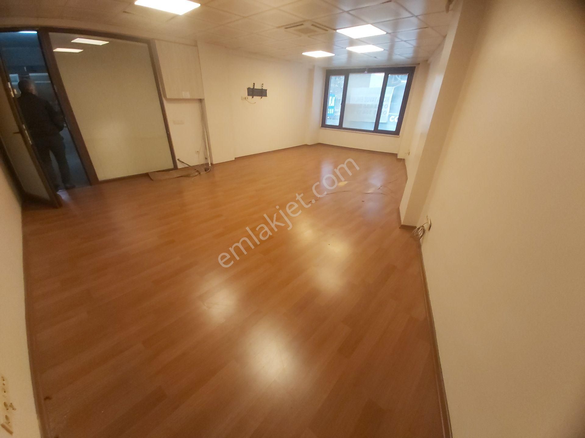 Aktaş'tan Üsküdar Kapalı Çarşıda 25m2 1.kat Boş Dükkan Ofis