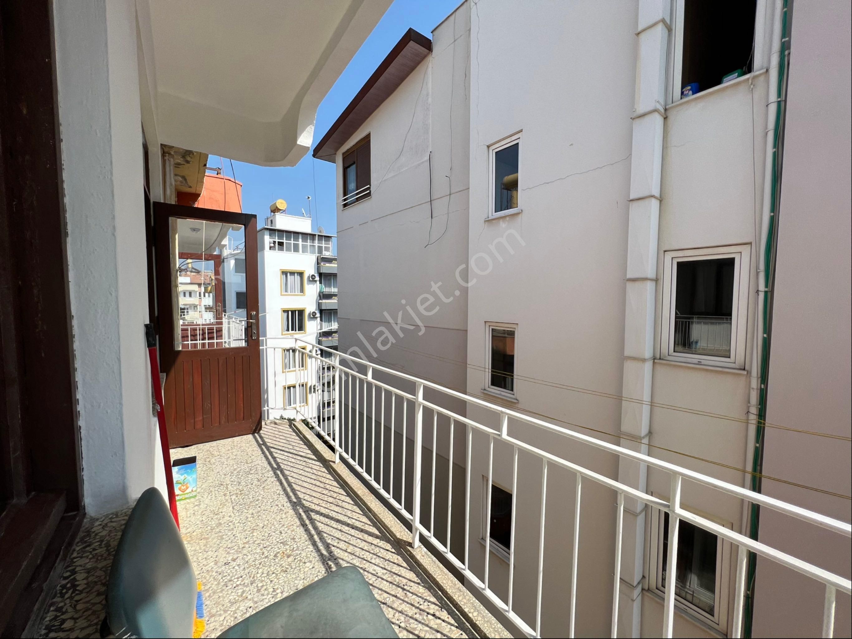 Alanya Da Merkezi Konumda Deniz Manzaralı Satılık 2+1 Daire - Görsel 14