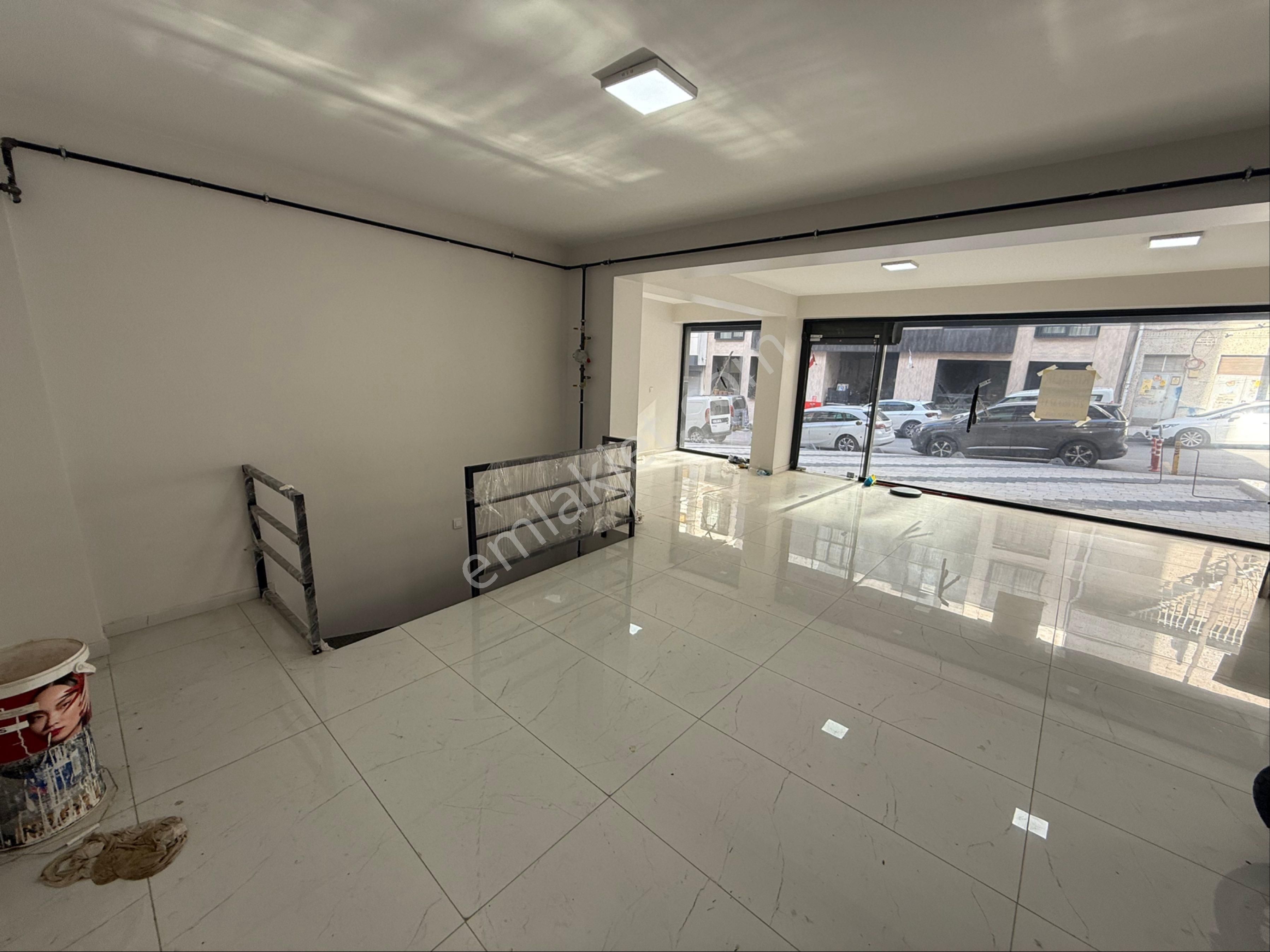 Hürriyet Mahallesinde 110 M2 Depolu Kiralık Sıfır Dükkan - Görsel 10