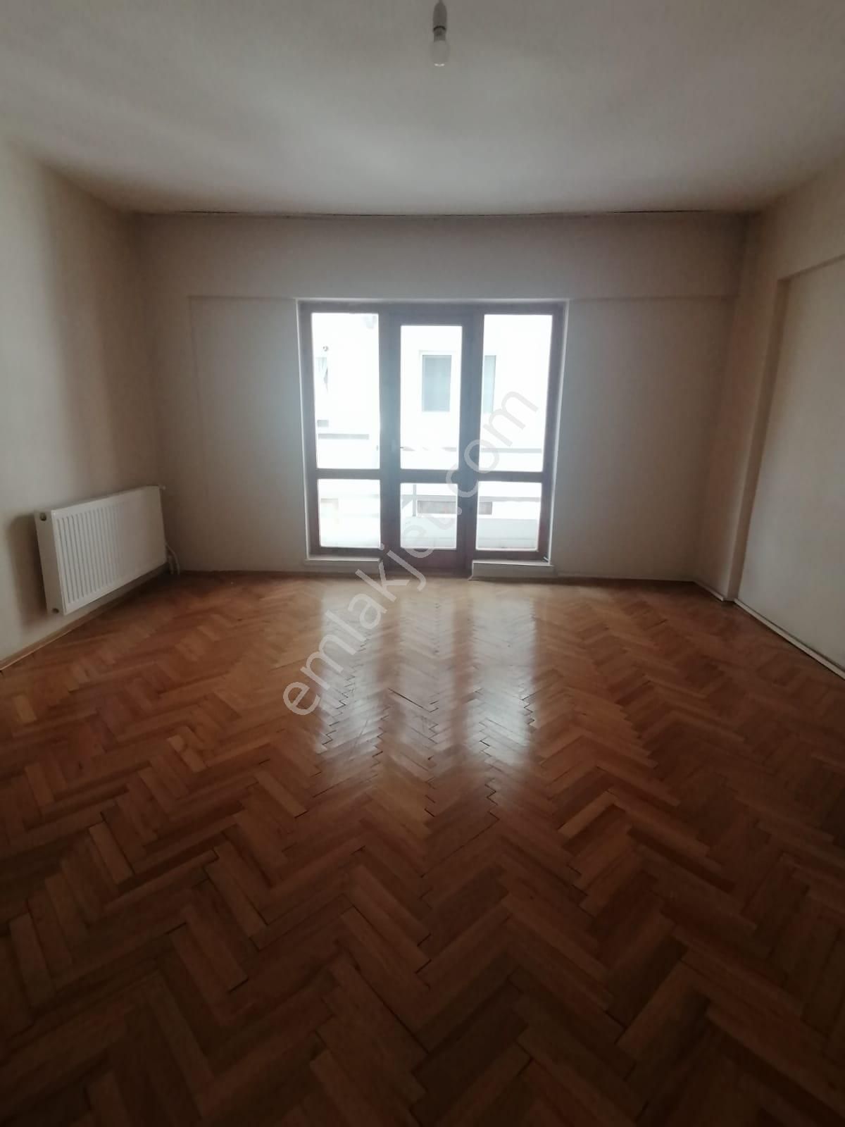 Merkez Emlak 3+1 Kat 1 Ön Cephe 110 M2 İskanlı Pazar'a Yakın