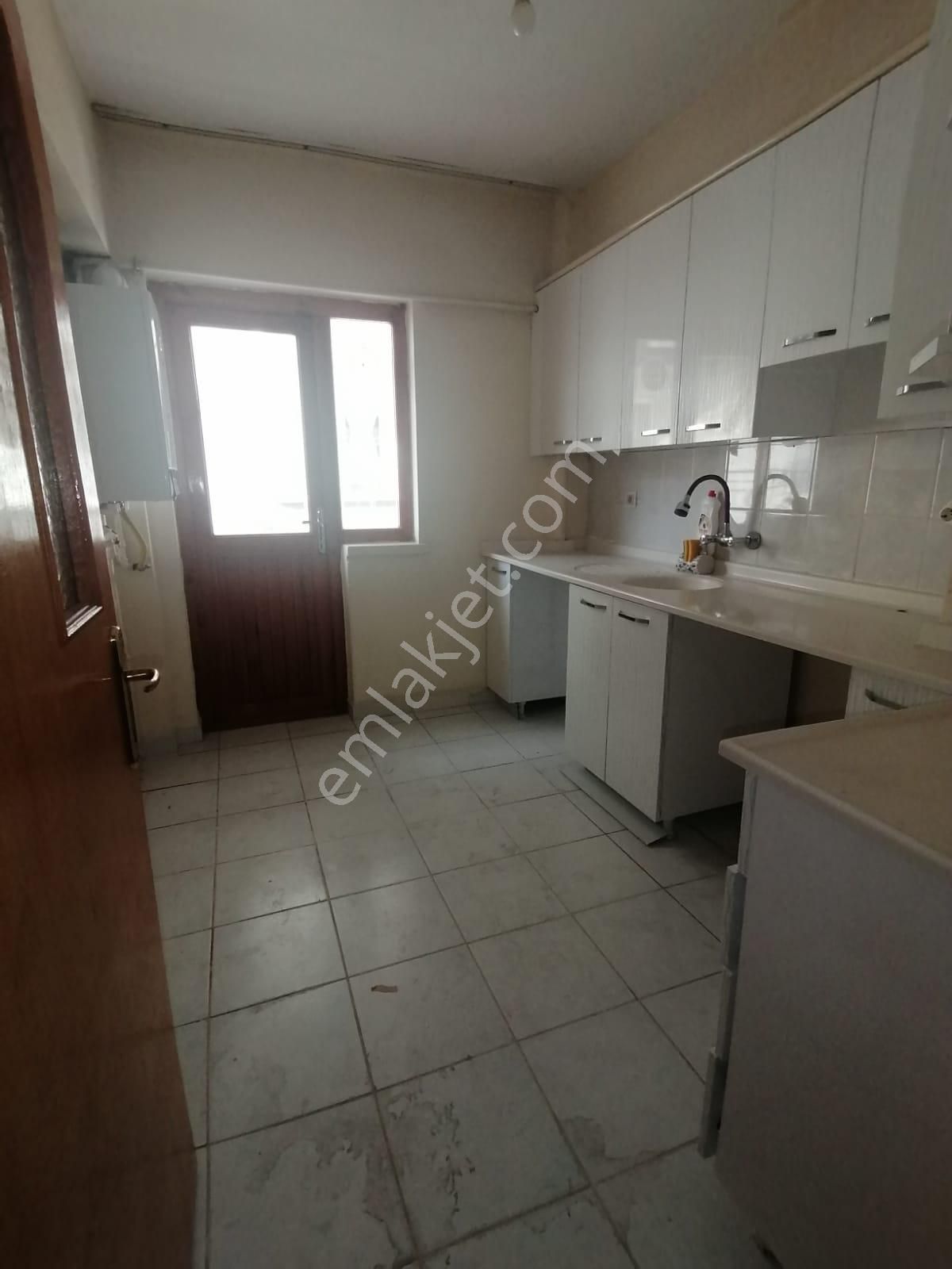 Merkez Emlak 3+1 Kat 1 Ön Cephe 110 M2 İskanlı Pazar'a Yakın - Görsel 6