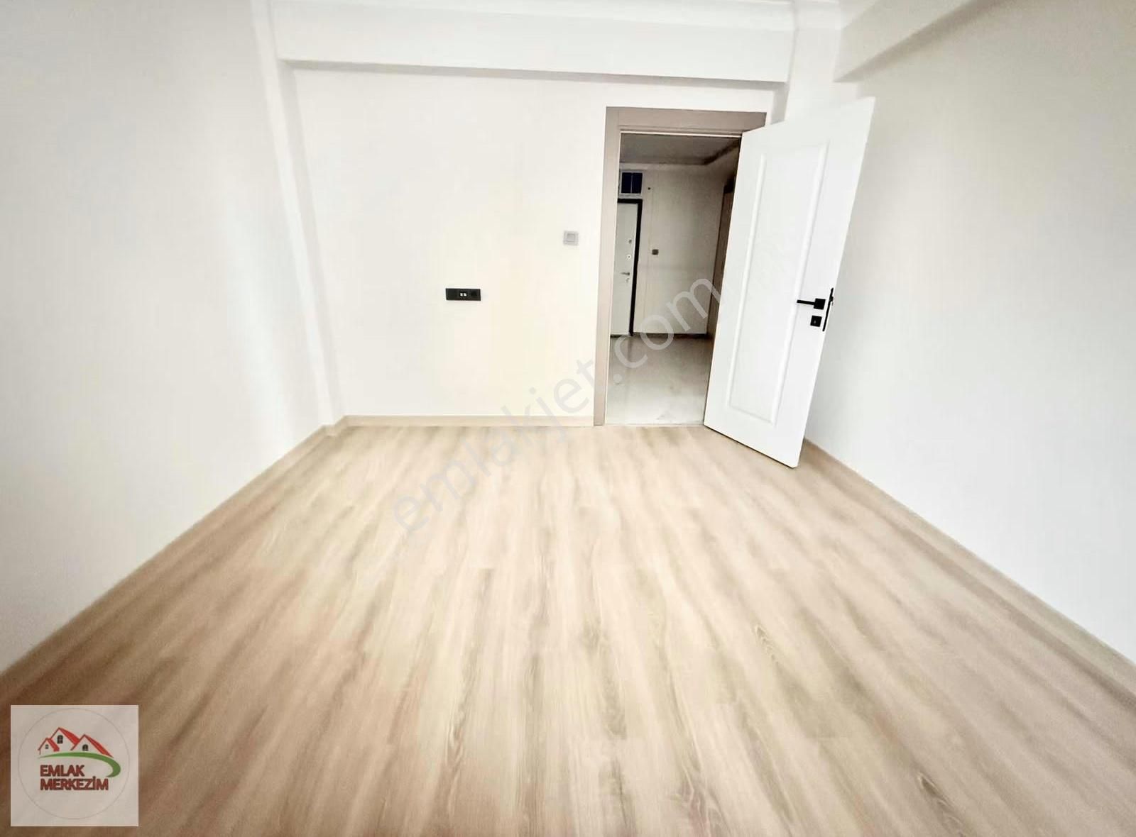 Emlak Merkezim'den O.kemal Cad.üstü 1.kat 3+1 Sıfır Lüx Daire - Görsel 35